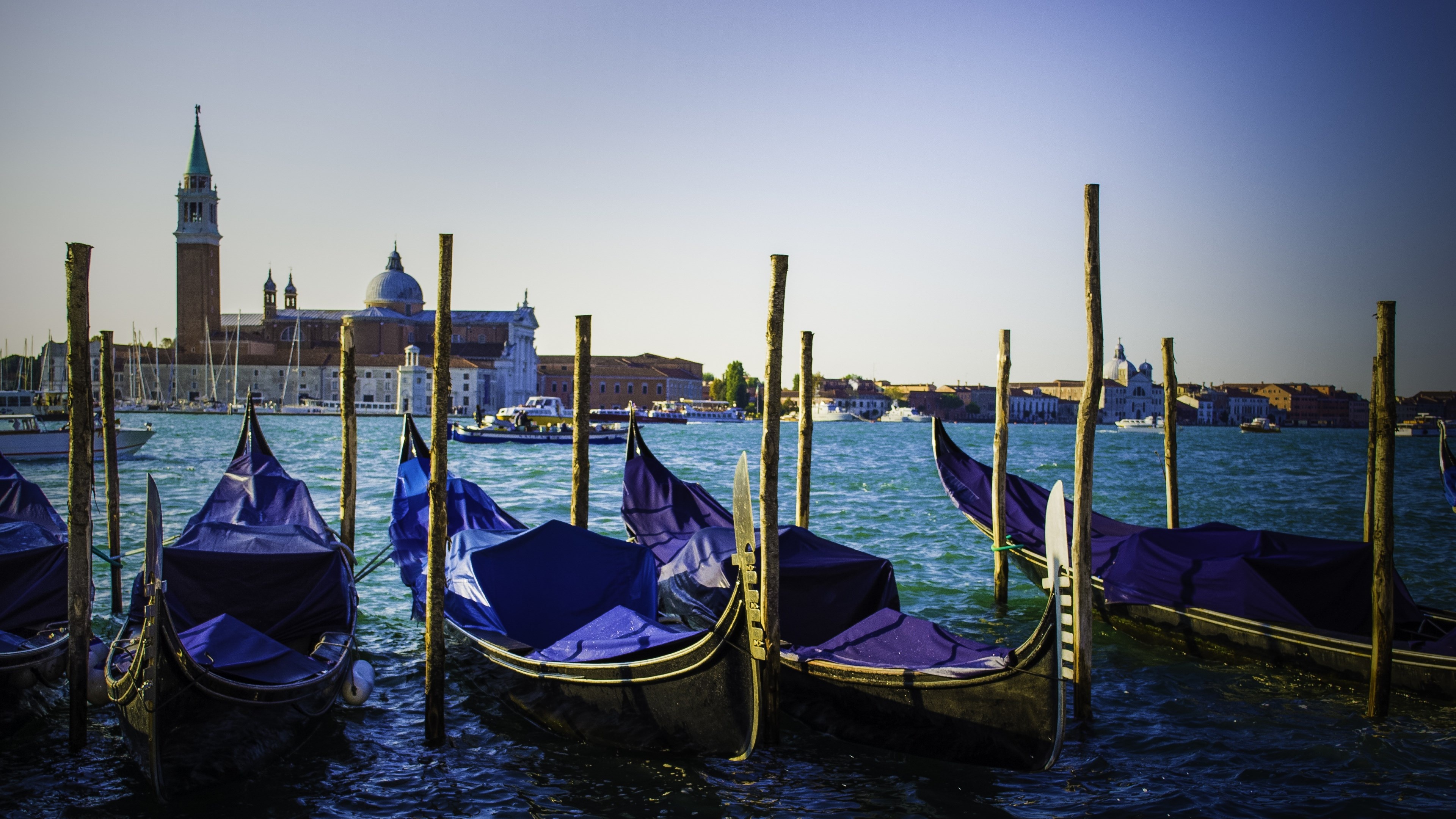 Gondola: A traditional, flat-bottomed Venetian rowing boat, Channel. 3840x2160 4K Wallpaper.