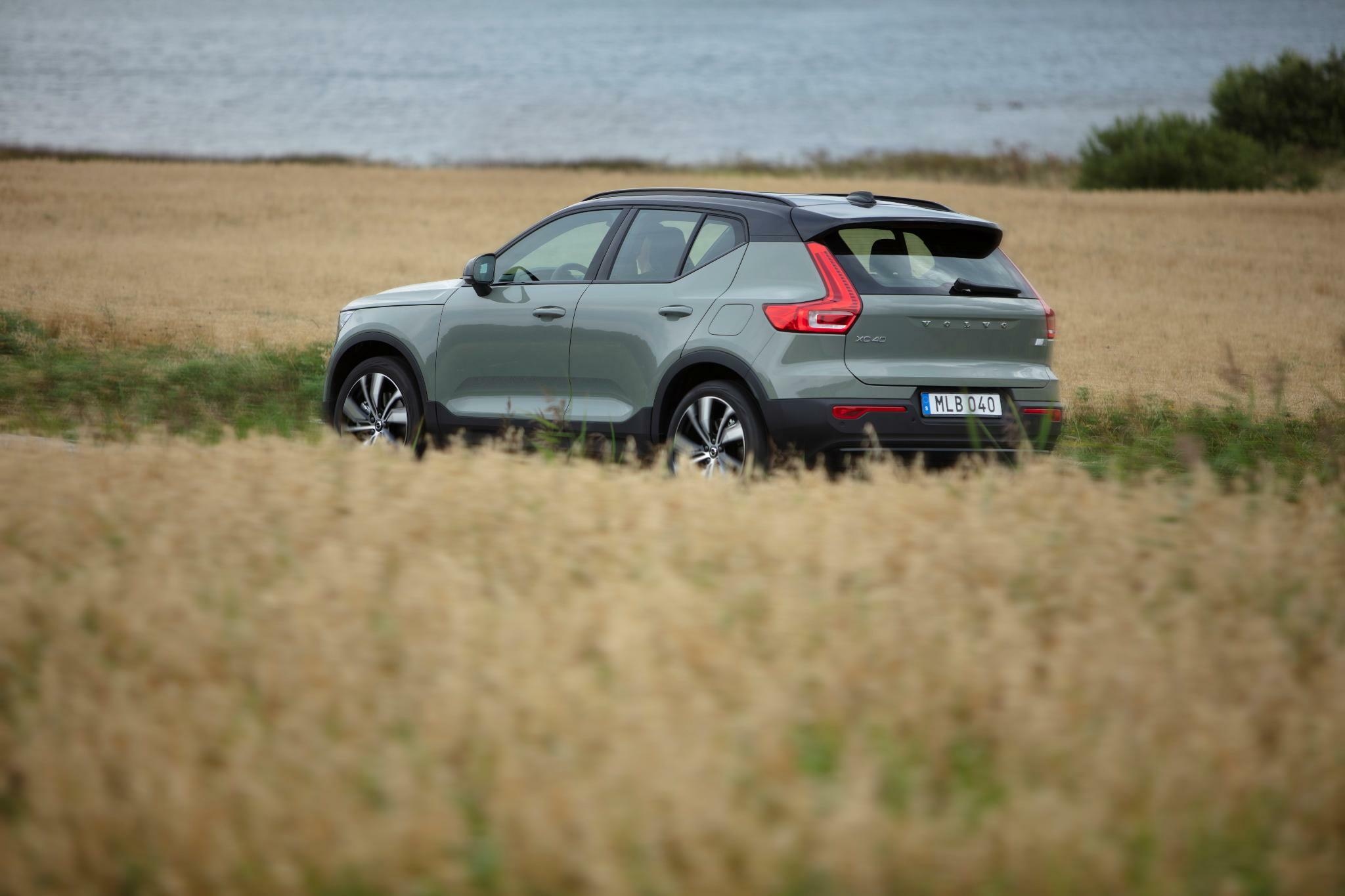Volvo XC40, Compact SUV, Warm me up, Tagesspiegel, 2050x1370 HD Desktop