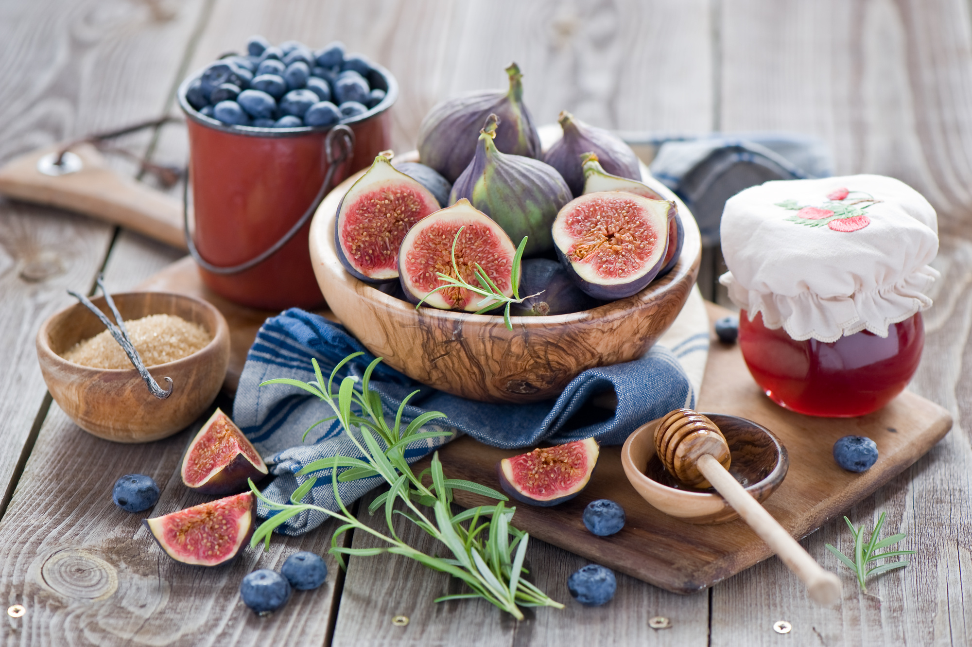 Fig: Packed with vitamins and minerals, Fruit. 2000x1340 HD Wallpaper.
