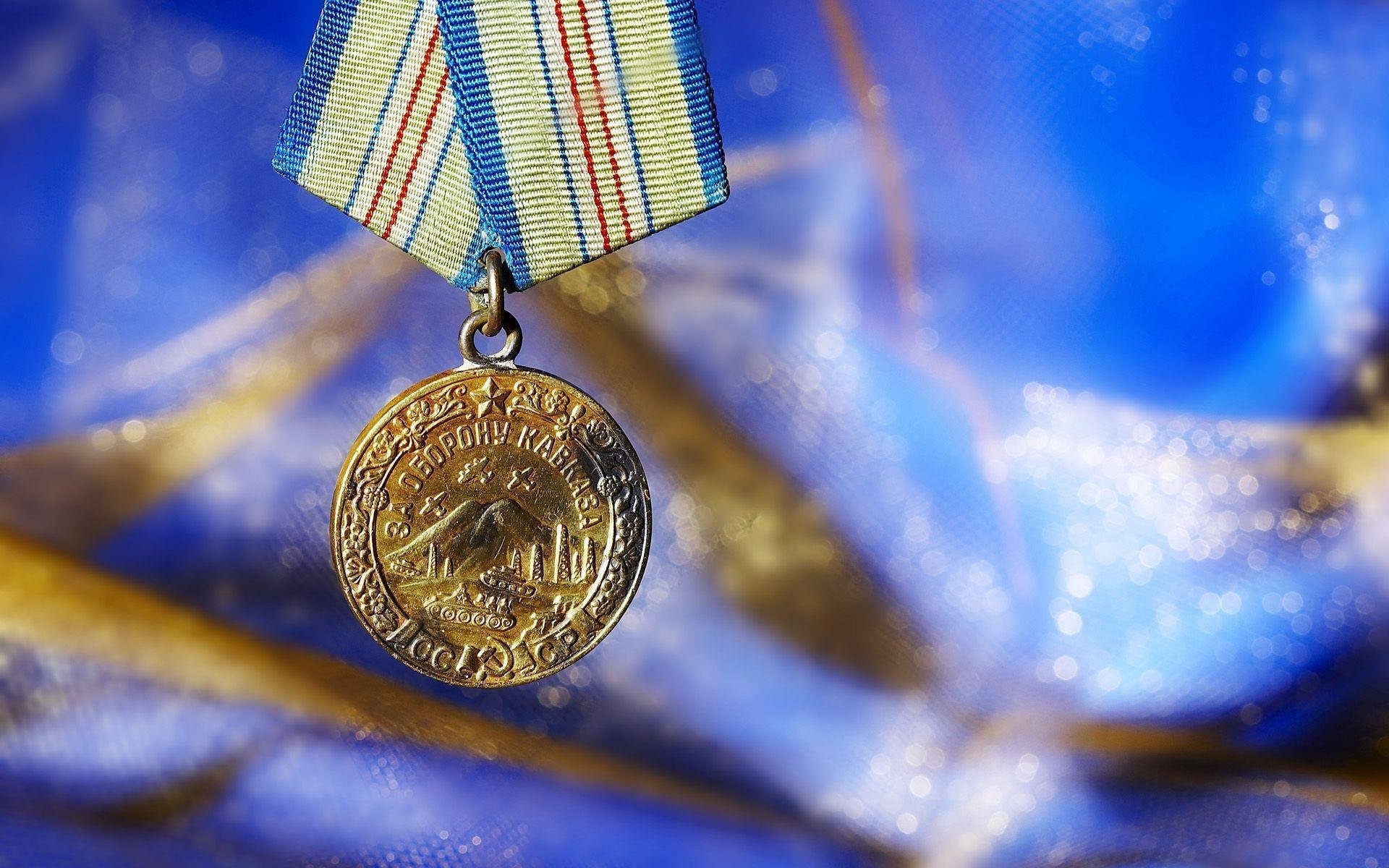 Gold medal, Shimmering symbol, Achieving glory, Precious recognition, 1920x1200 HD Desktop