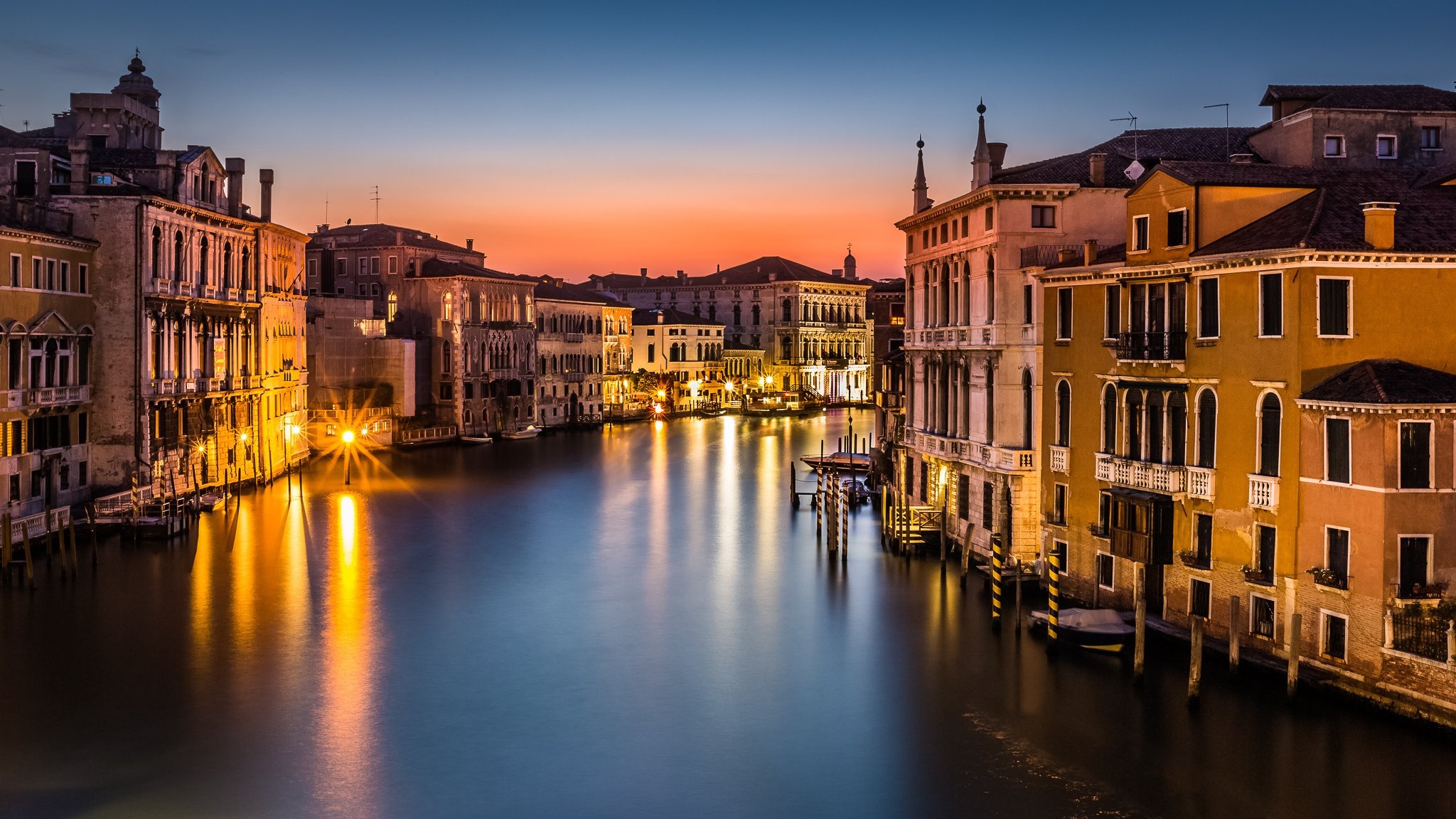 Venice: Italy, Canal Grande, The city has over 400 bridges. 2050x1160 HD Wallpaper.