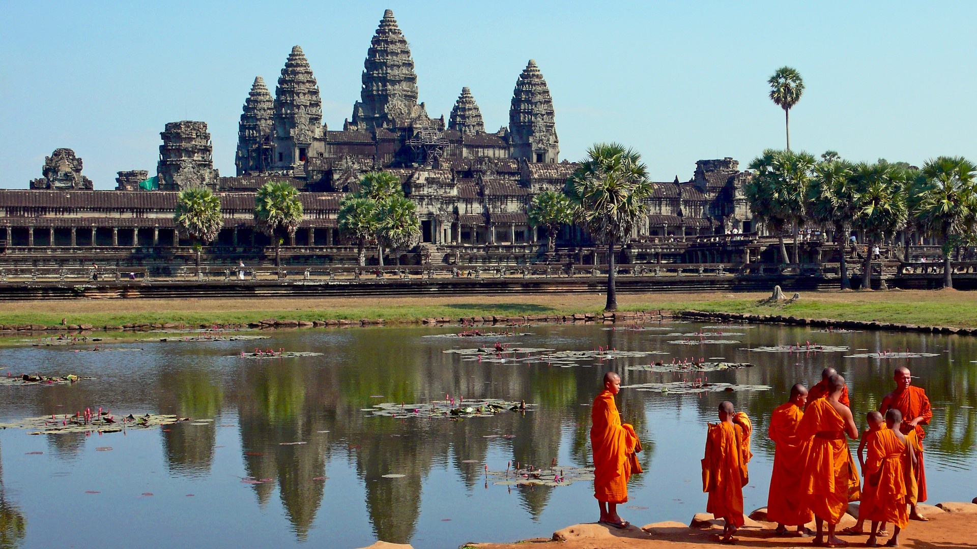 Cambodia, Temple, Angkor Wat, Monks, 1920x1080 Full HD Desktop