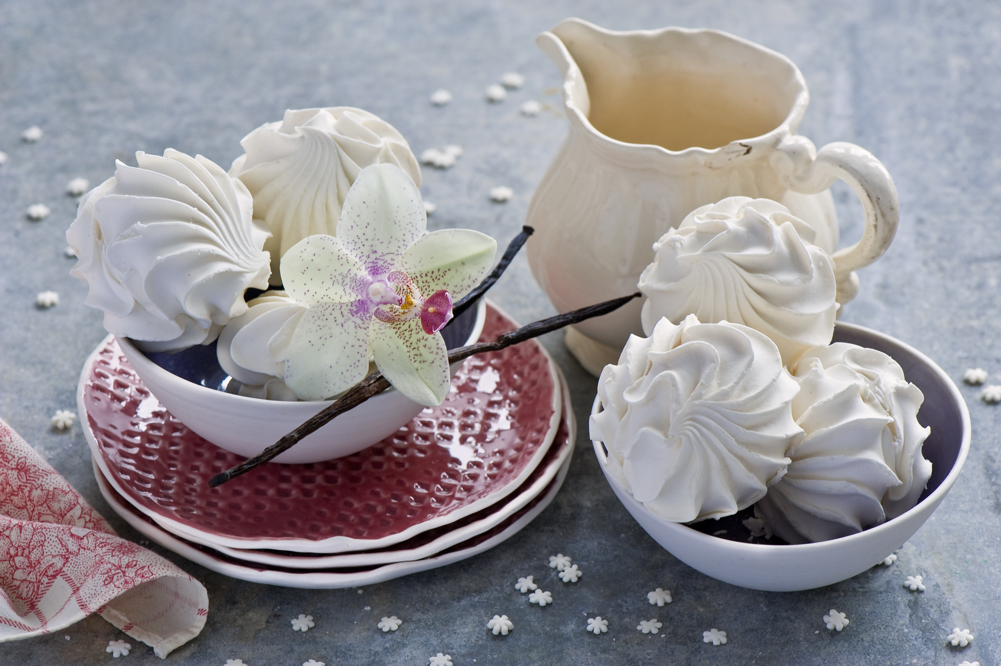 Meringue: Once baked, it becomes crisp yet airy. 2000x1340 HD Background.