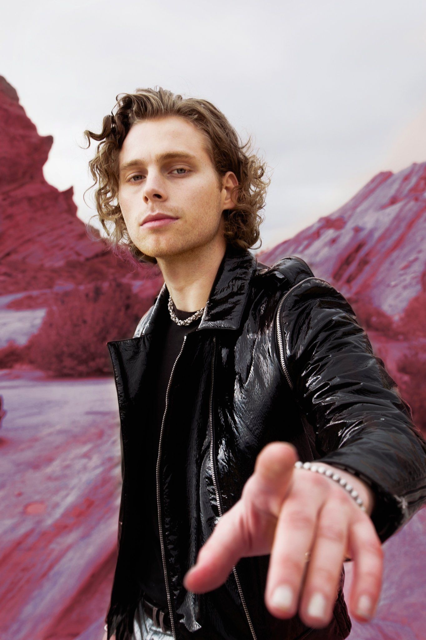 Luke Hemmings, 5 Seconds of Summer, Twitter, Pictures, 1370x2050 HD Phone