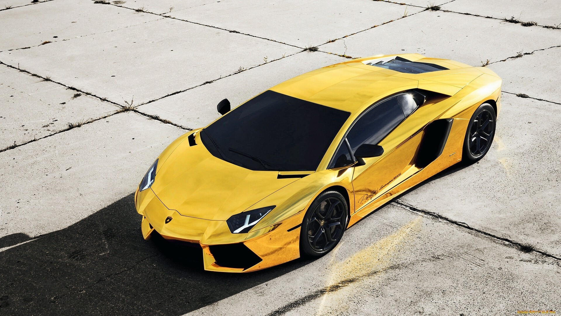 Gold Lamborghini: Aventador, One of the most popular models of the luxury Italian sports cars. 1920x1080 Full HD Background.