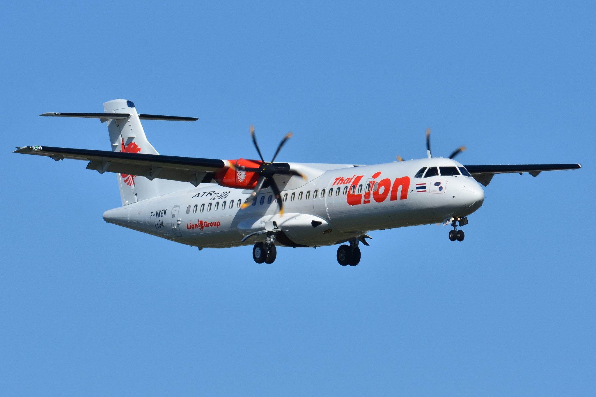 Lion Air ATR 42 72 600, Airliner plane transport, Wallpaper, 2050x1370 HD Desktop