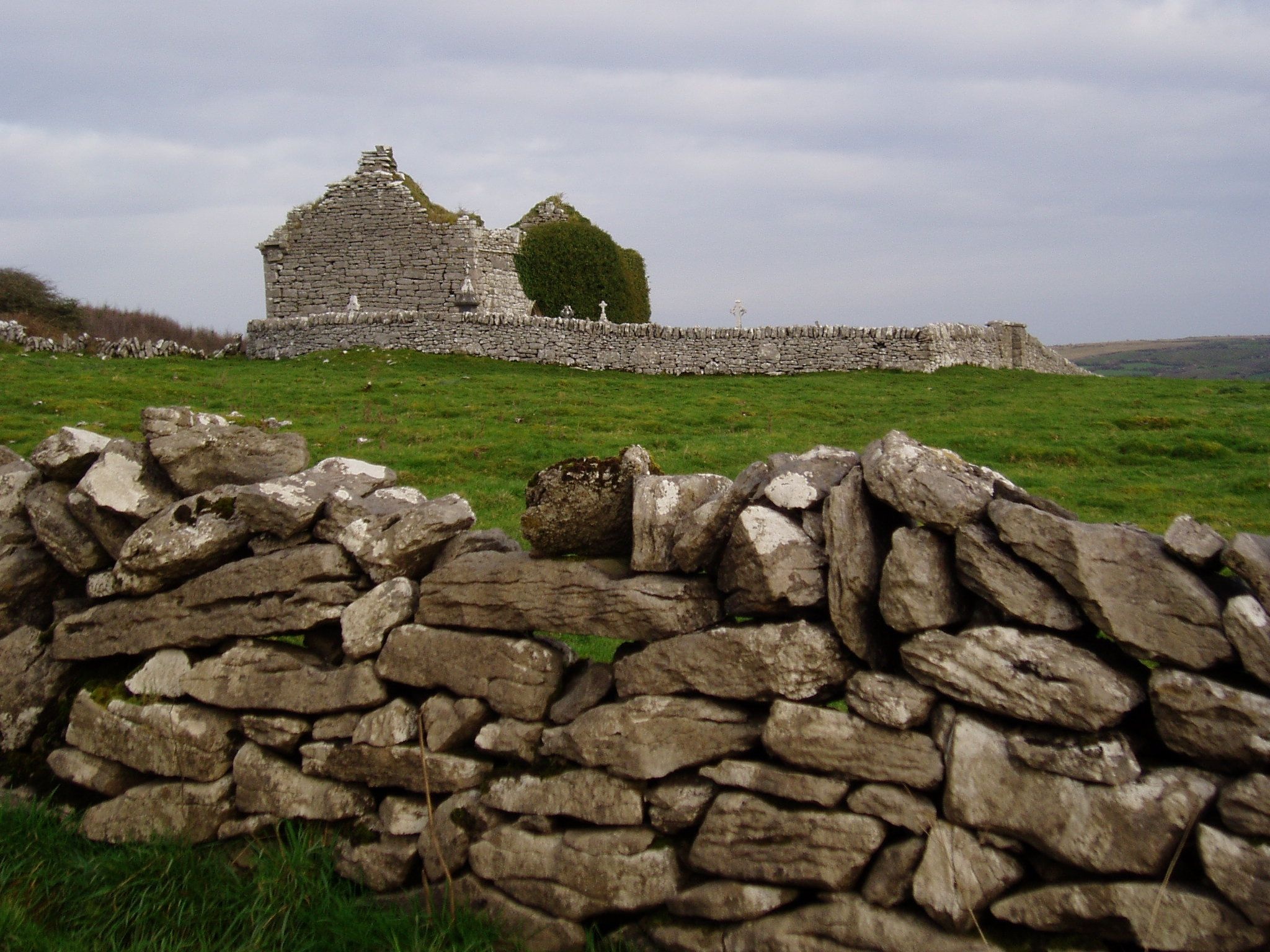 Saint Ciaran of Clonmacnoise, Irische Landschaft Wallpaper, 2050x1540 HD Desktop