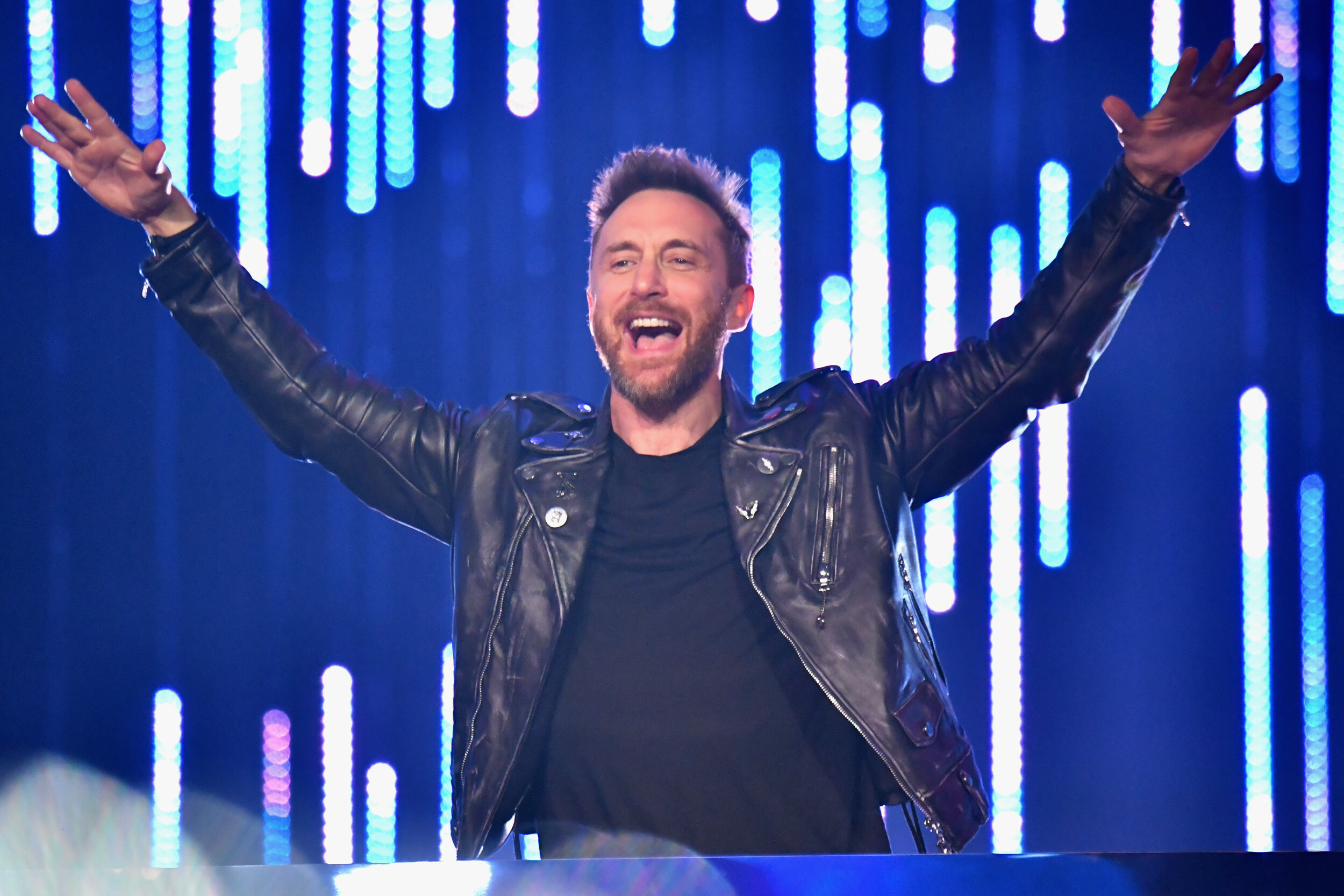 David Guetta: A winner of a Grammy Awards in 2011, New York City rooftop concert. 2500x1670 HD Background.