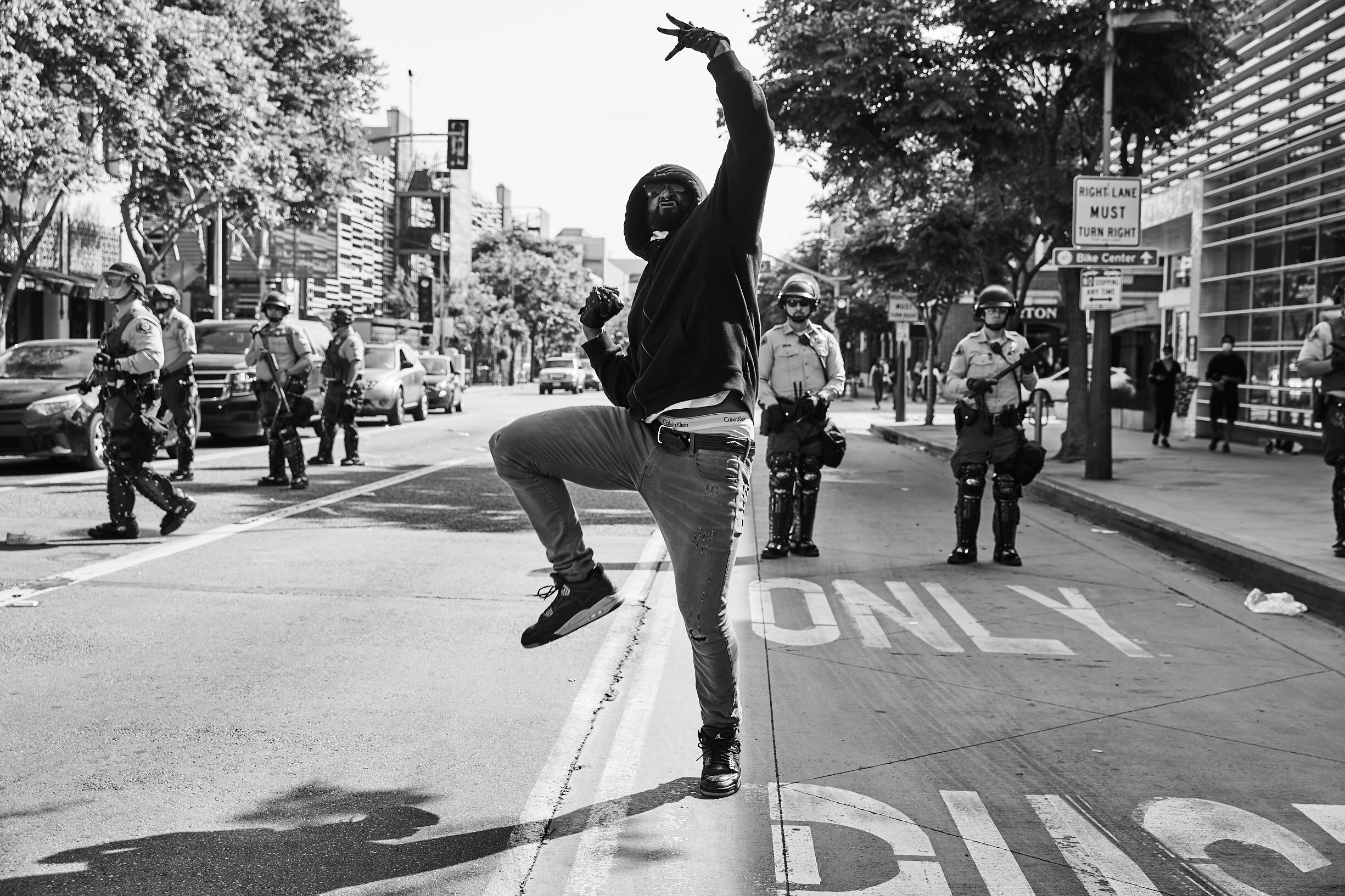 Krumping: George Floyd protest dance, Art and pain, A style of street Afro-diasporic dance. 2450x1640 HD Wallpaper.