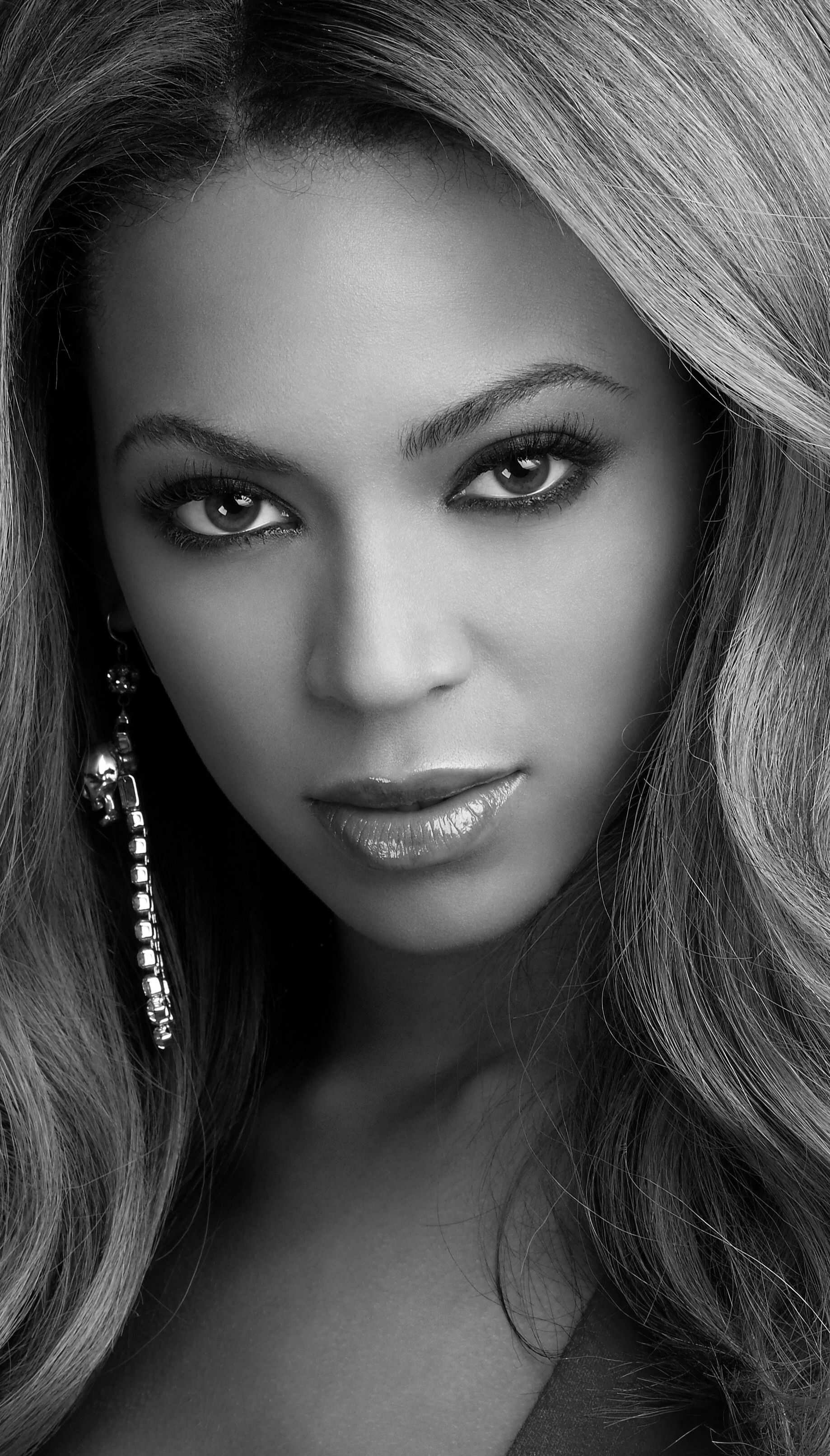 Beyonce: The second solo album, B'Day, Singles "Irreplaceable" and "Beautiful Liar". 1840x3230 HD Background.