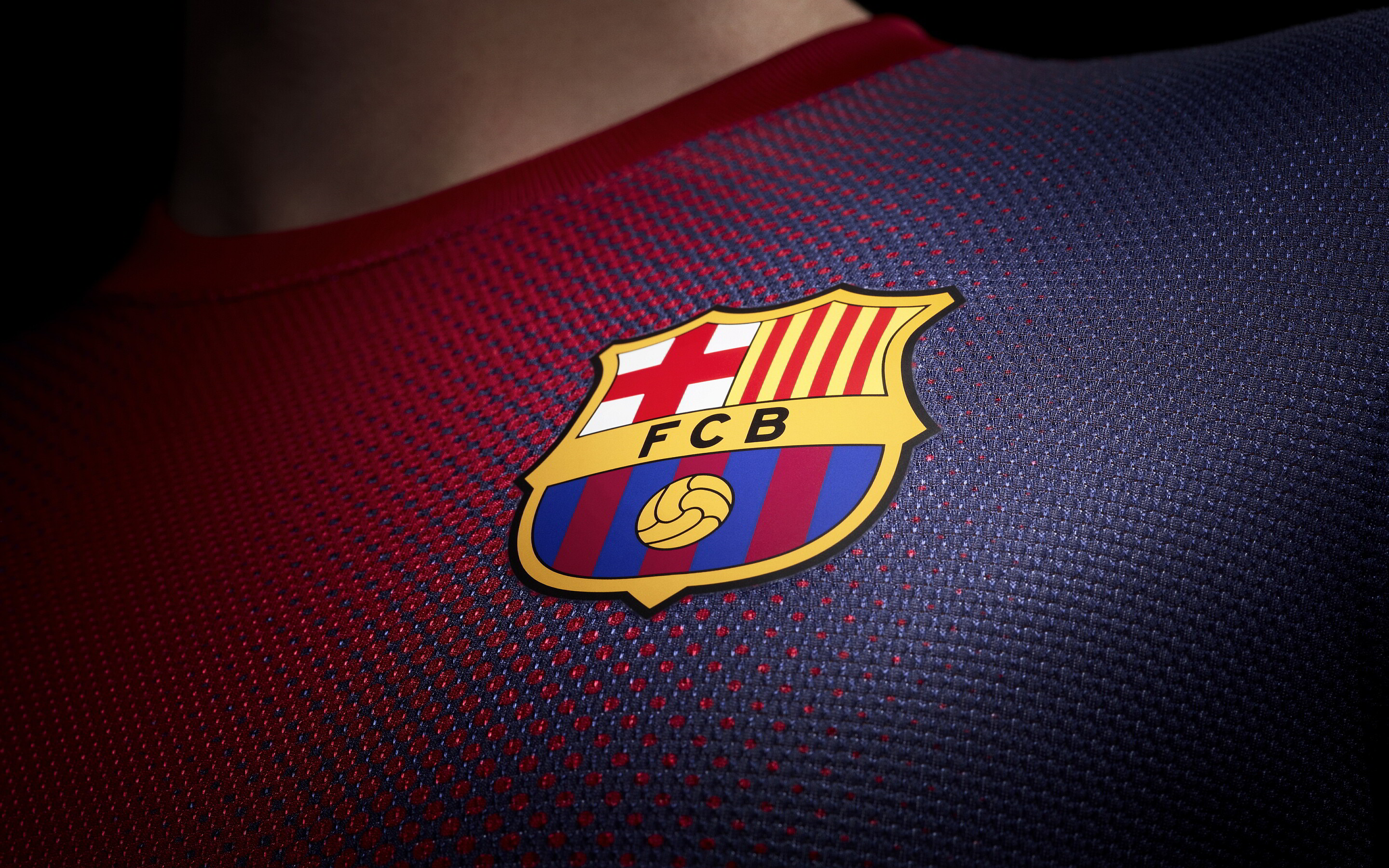 FC Barcelona: One of the richest and most popular clubs in the world, Emblem. 2880x1800 HD Wallpaper.