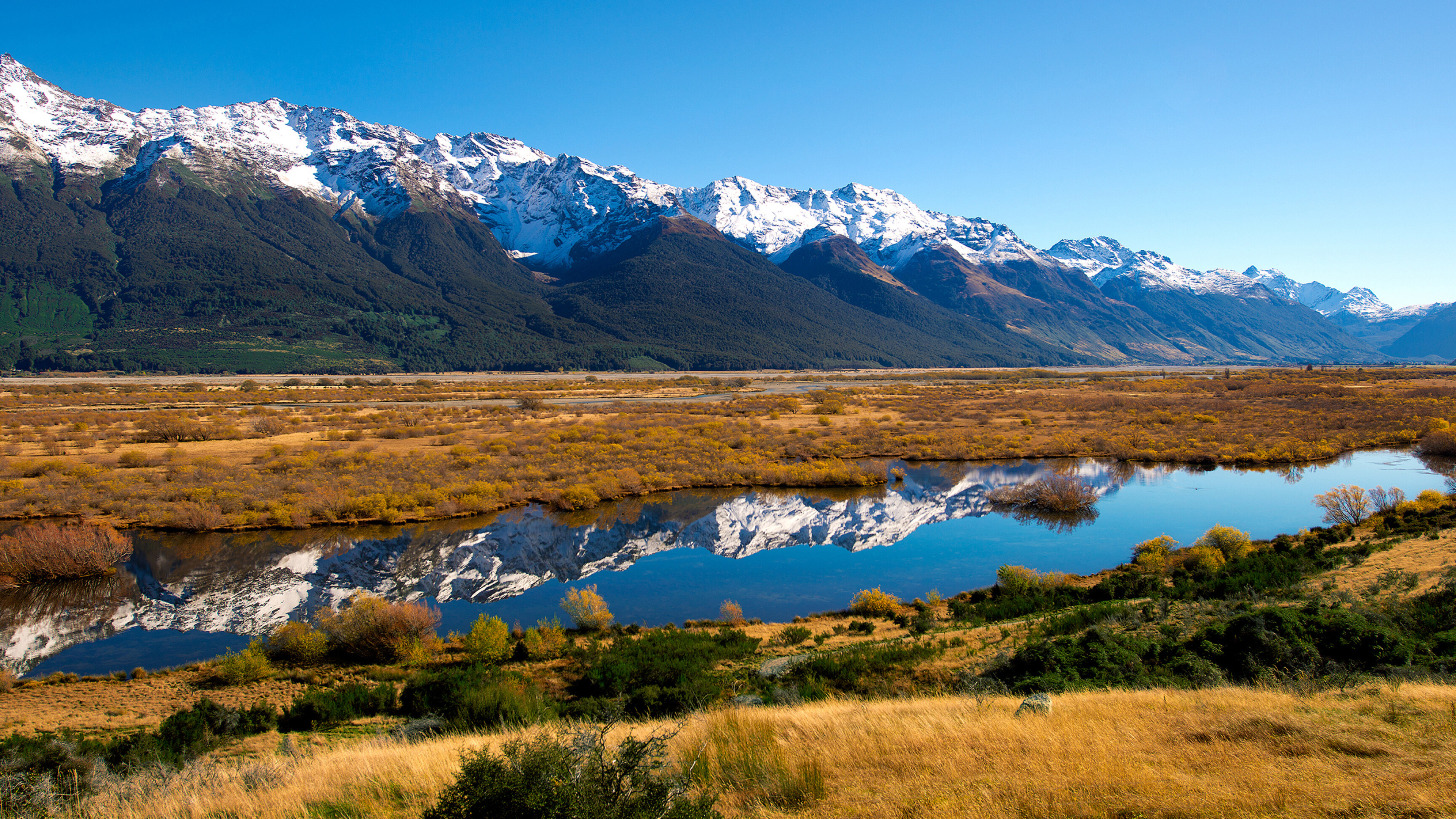 New Zealand: The country consists of two main landmasses and over 700 smaller islands. 3840x2160 4K Wallpaper.