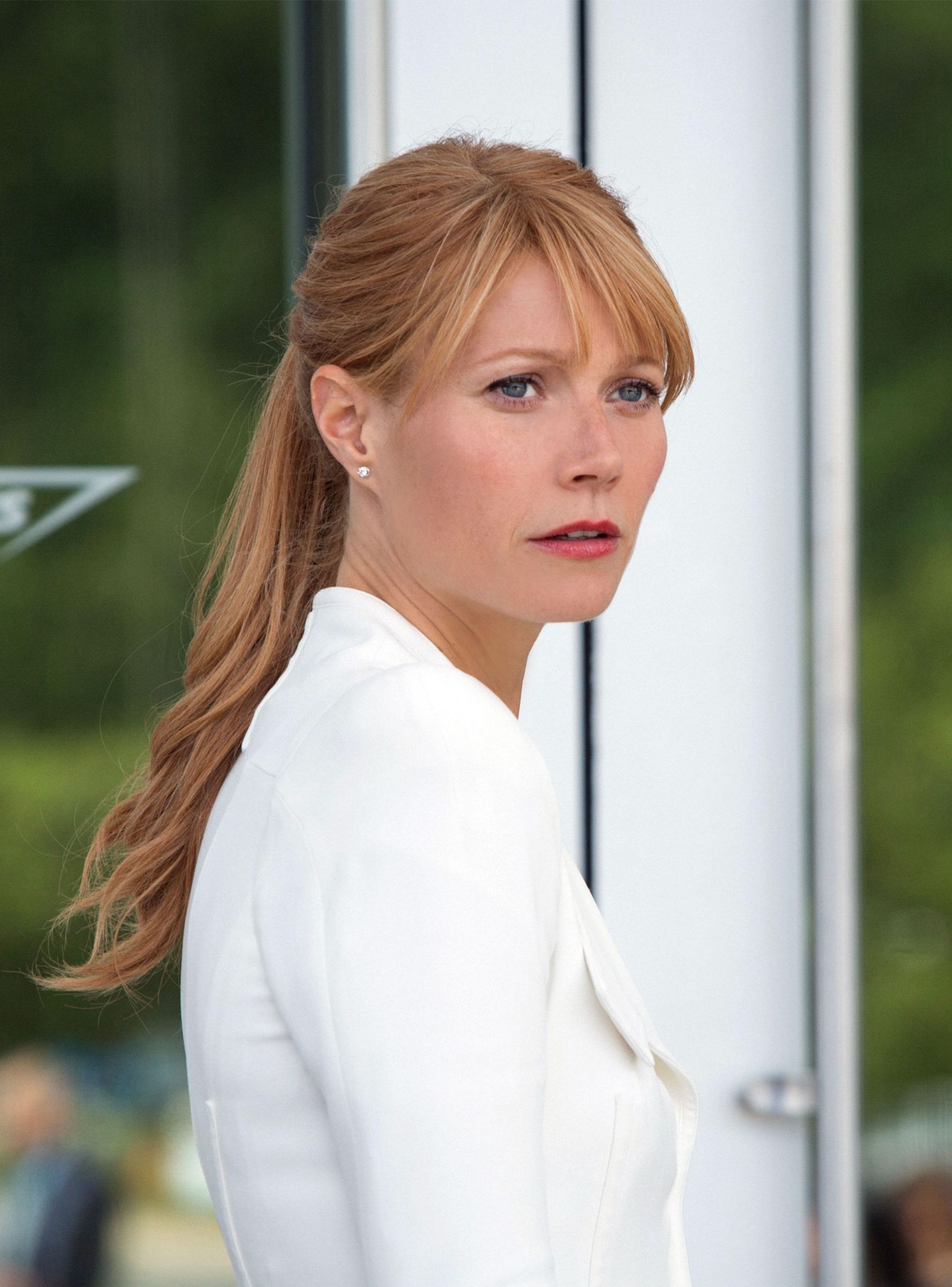 Gwyneth Paltrow, Iron Man, Movie stills, Striking hairstyles, 1780x2400 HD Handy