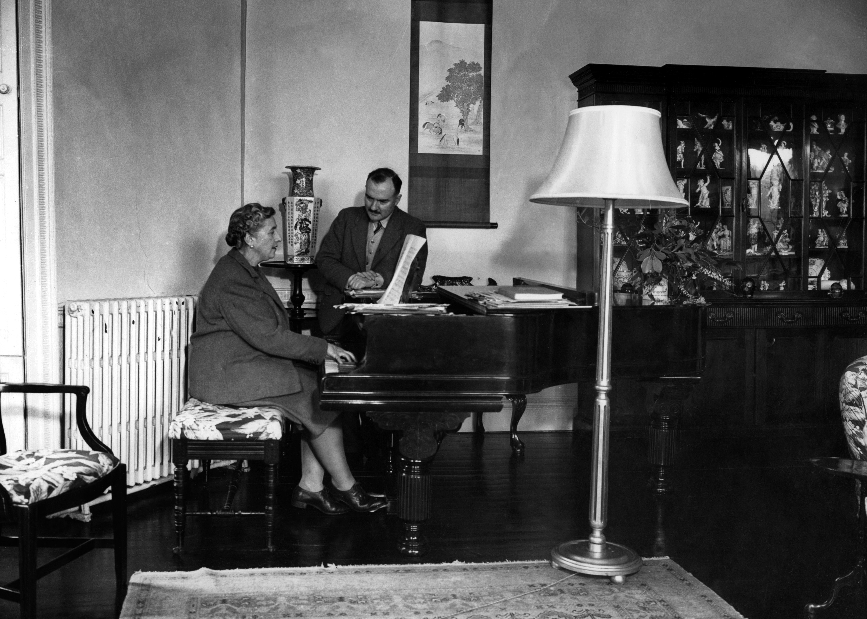Agatha Christie, Poirot and ukulele, Classical inspiration, Christie's music, 2950x2110 HD Desktop
