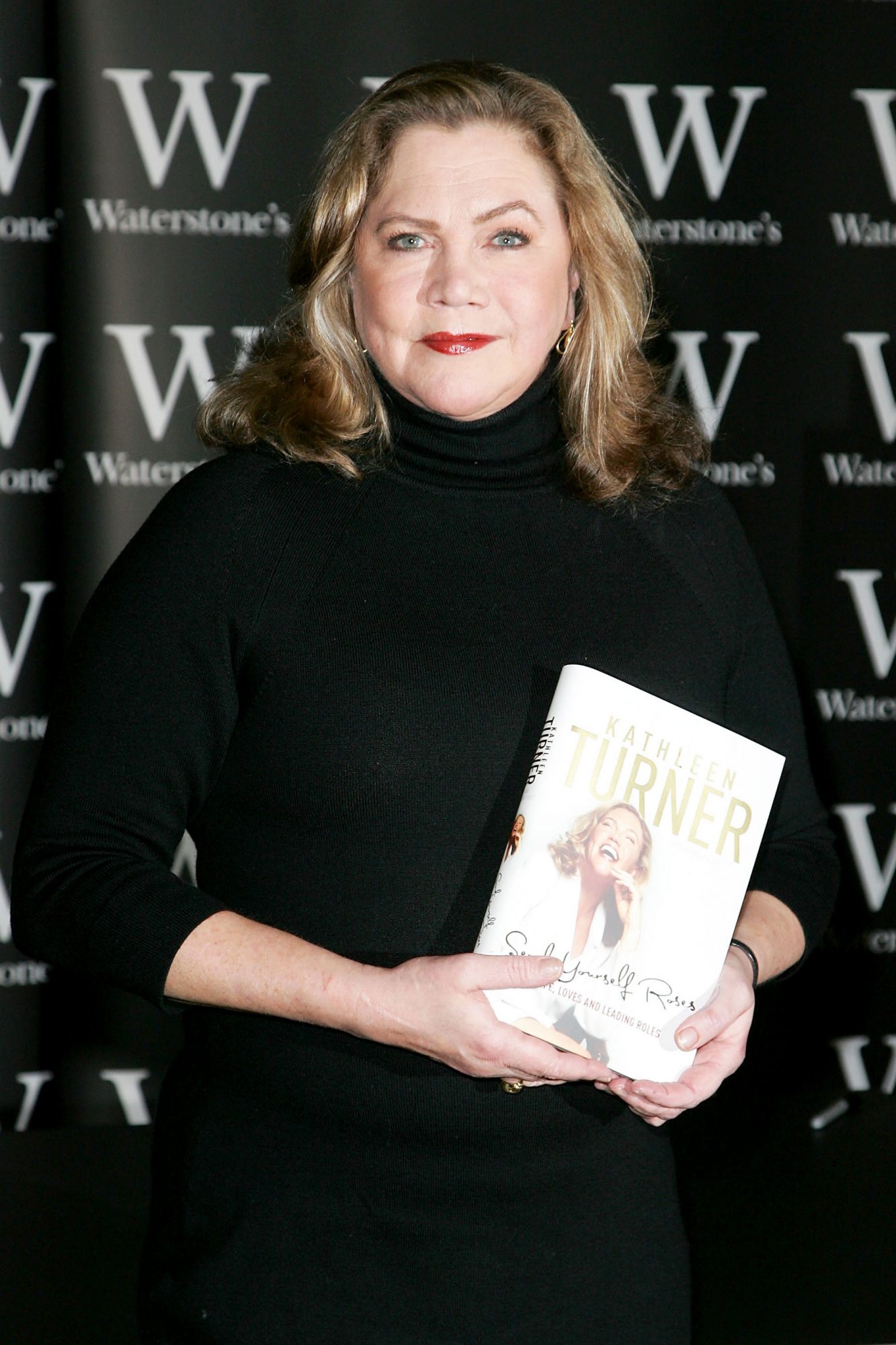 Kathleen Turner: Appeared as Chandler Bing's father in three episodes of Friends. 1340x2000 HD Background.