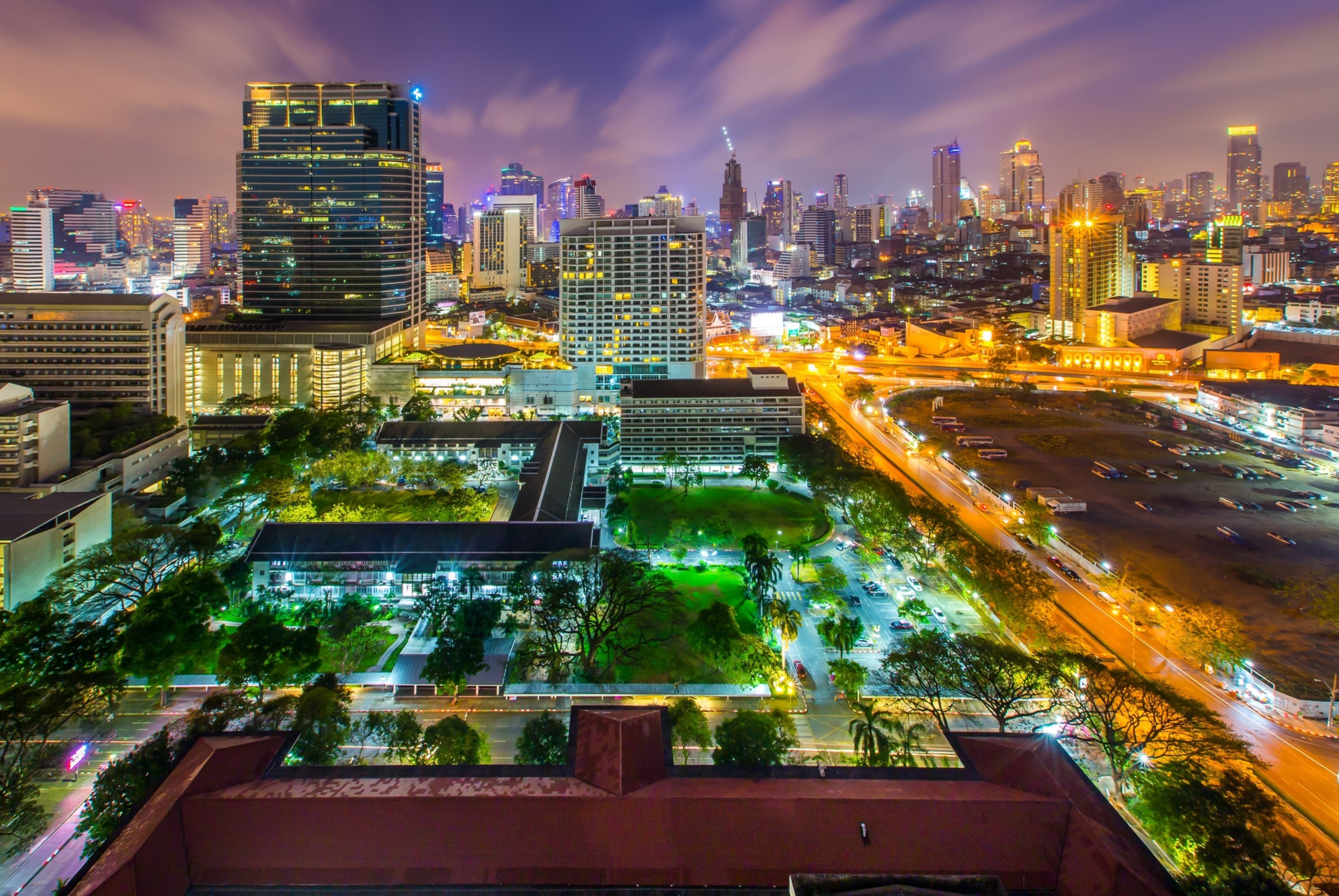 Bangkok: Chulalongkorn University, Night city view. 3060x2050 HD Wallpaper.