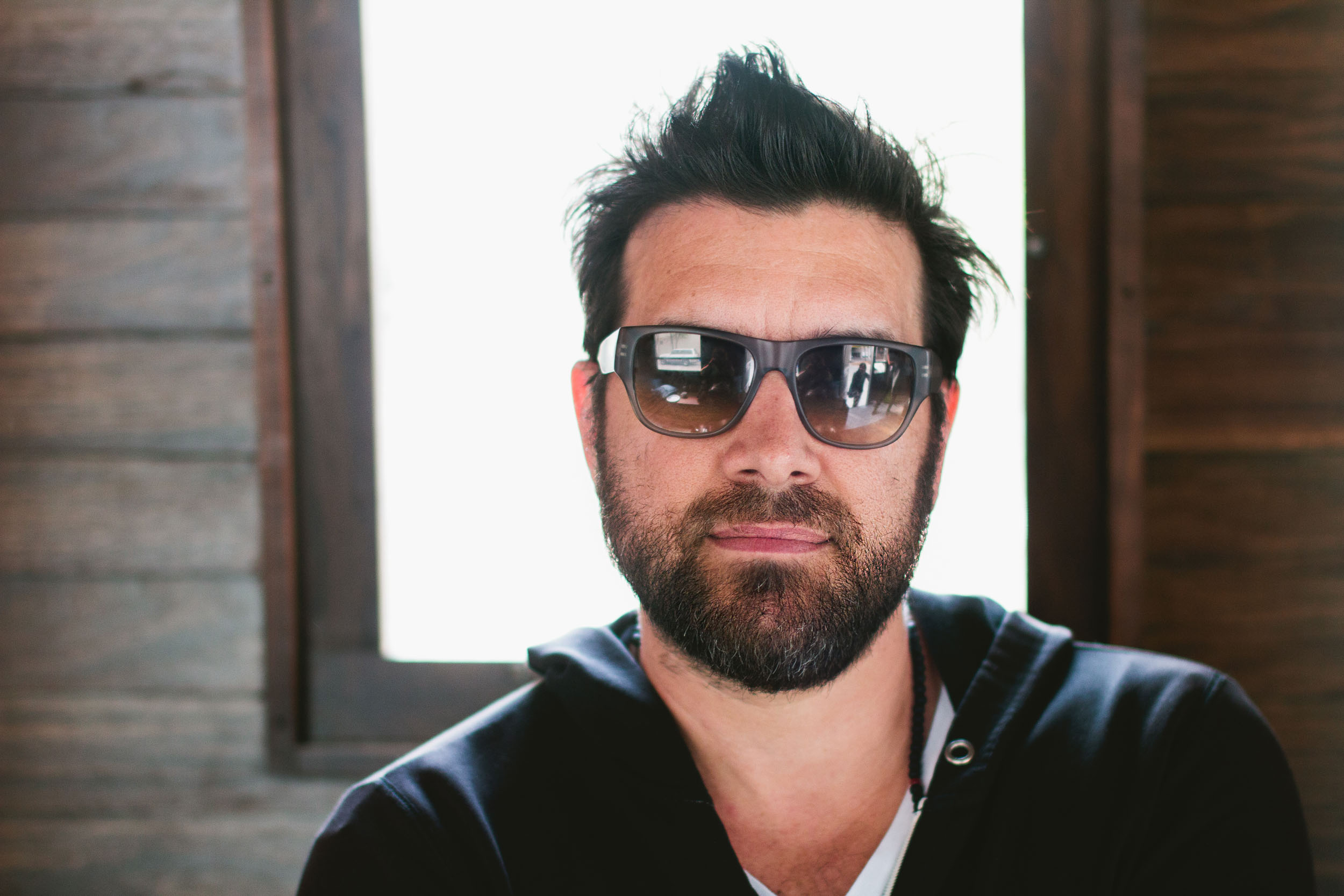 Bob Schneider: An Austin, Texas–based musician and former lead singer of the rock band Ugly Americans. 2500x1670 HD Background.