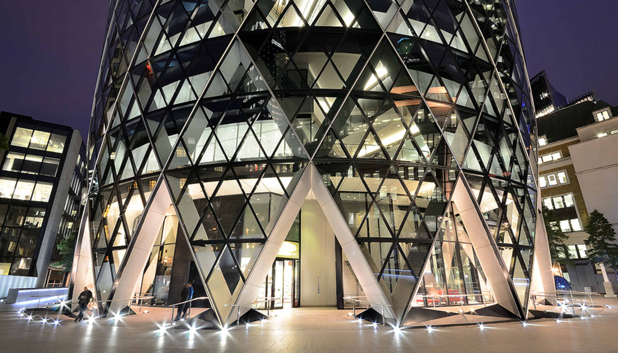 The Gherkin, Luxury lobby, Exquisite design, Hospitality experience, 2100x1200 HD Desktop