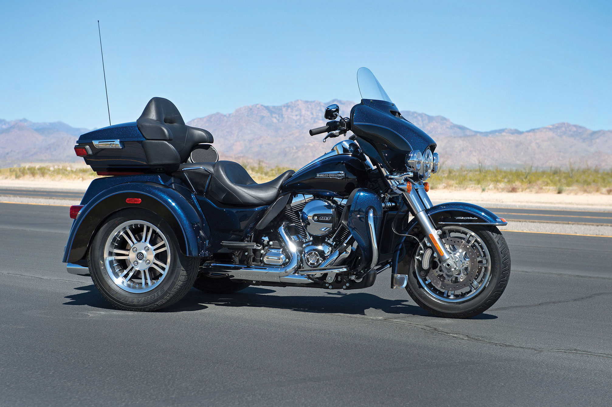 Harley-Davidson Tri Glide Ultra, Classic trike beauty, Ultra HD imagery, Motorcycle wallpaper, 2020x1340 HD Desktop