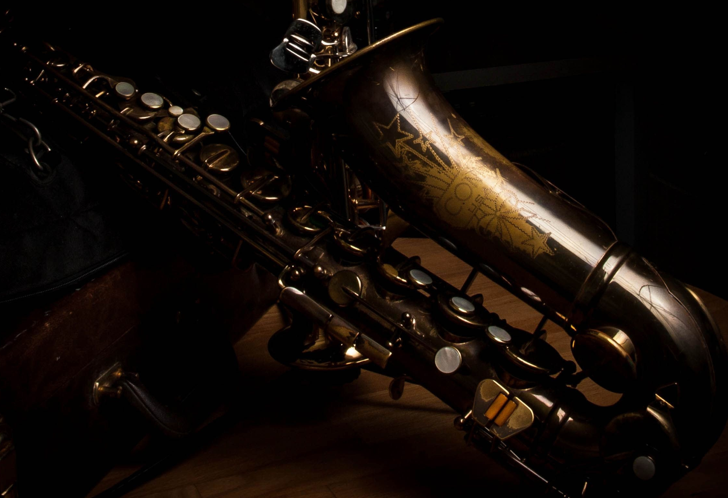 Saxophone: A musical wind instrument consisting of a conical brass tube with keys or valves. 2500x1710 HD Background.