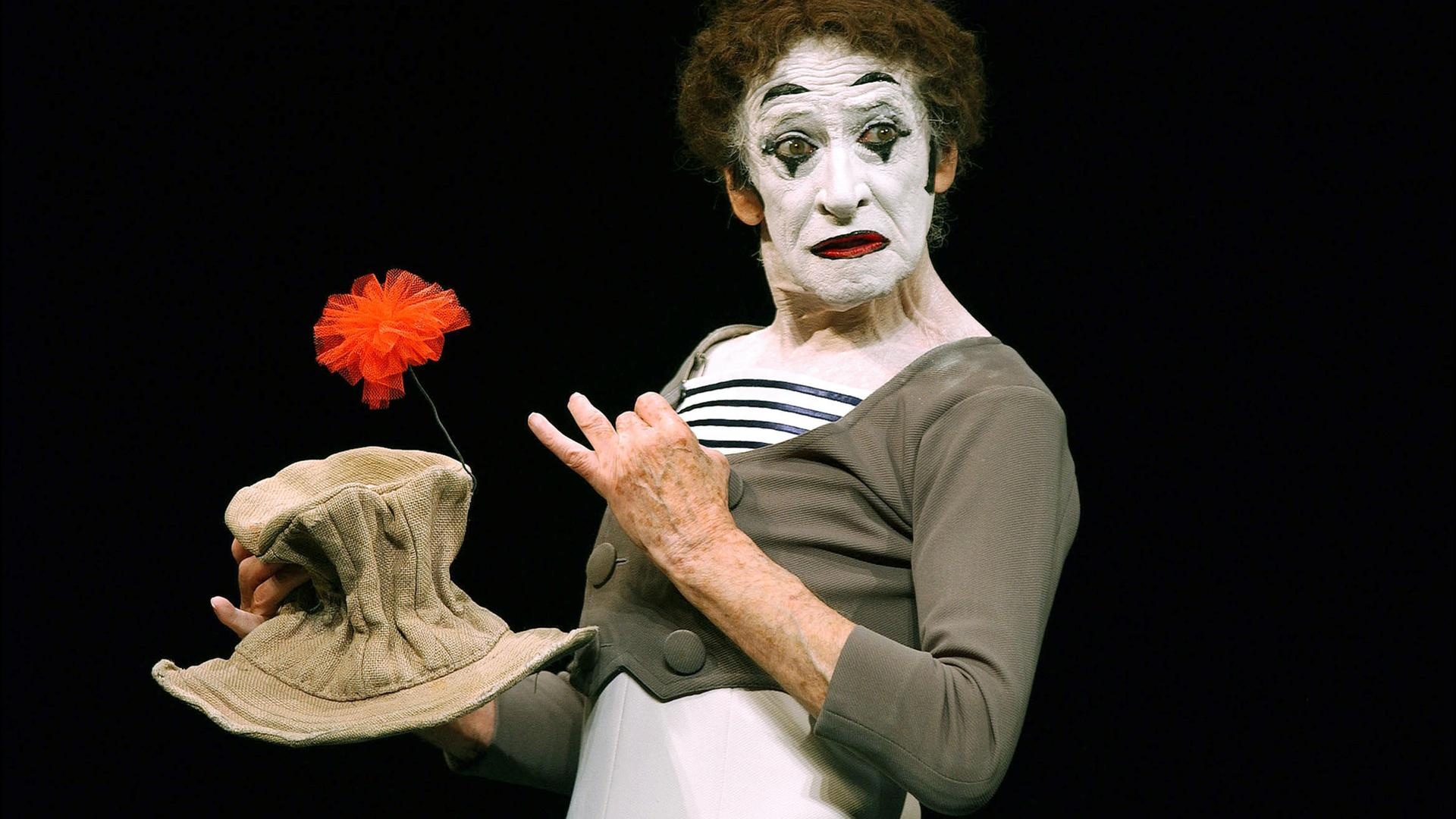Marcel Marceau: Established his own school Ecole Internationale de Mimodrame de Paris in 1978, Bip the Clown. 1920x1080 Full HD Background.