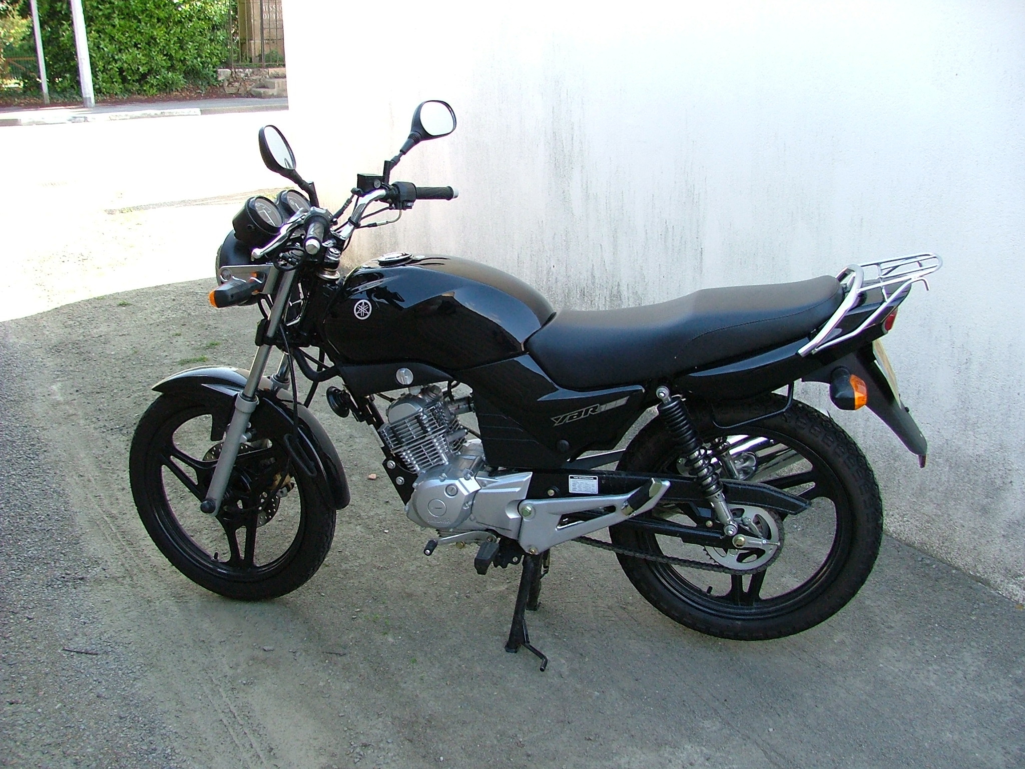 Yamaha YBR125, Affordable motorcycle, Versatile commuter, Reliable brand, 2050x1540 HD Desktop
