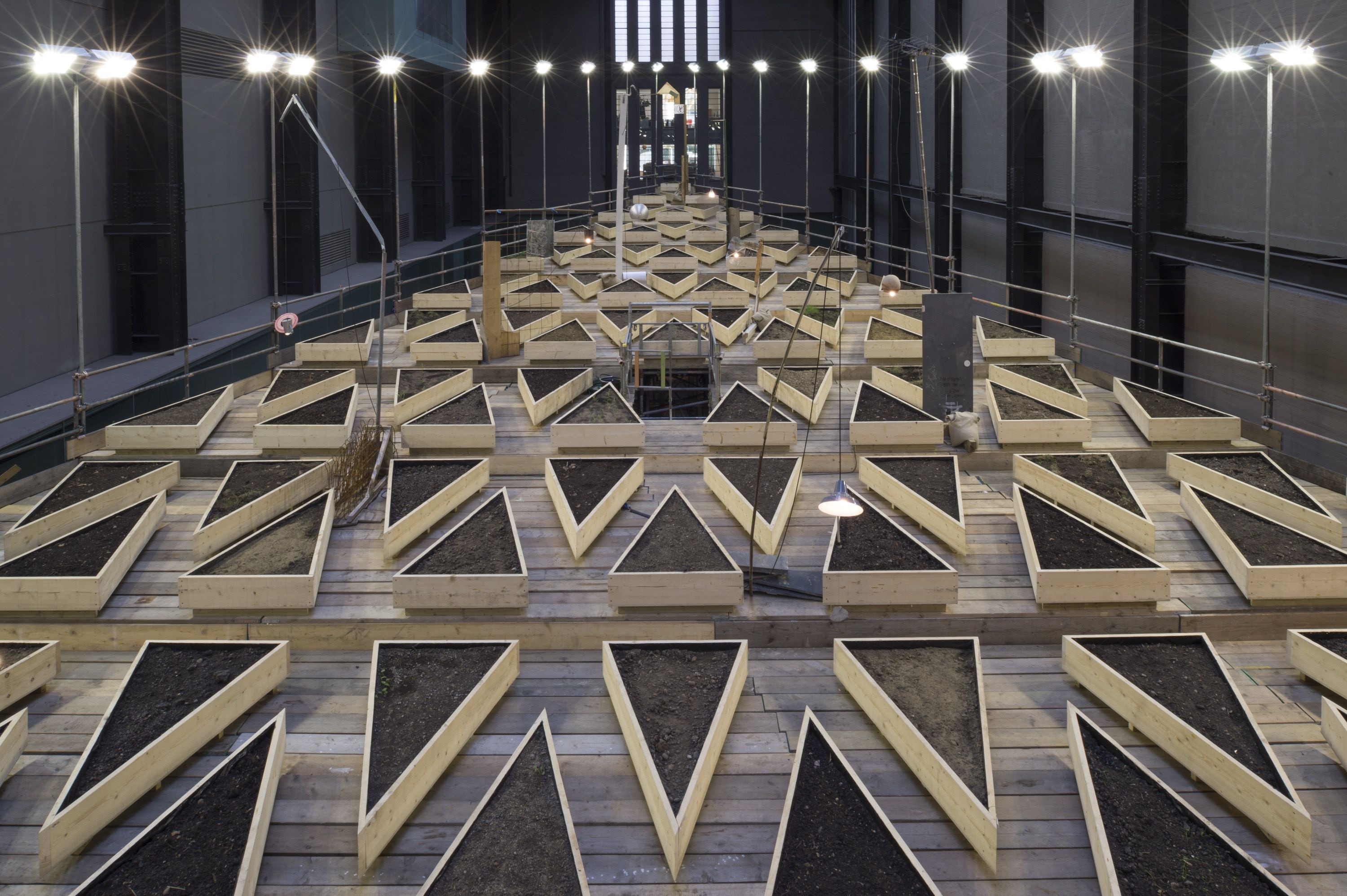 Abraham Cruzvillegas' Installation in der Tate Modern, 3000x2000 HD Desktop