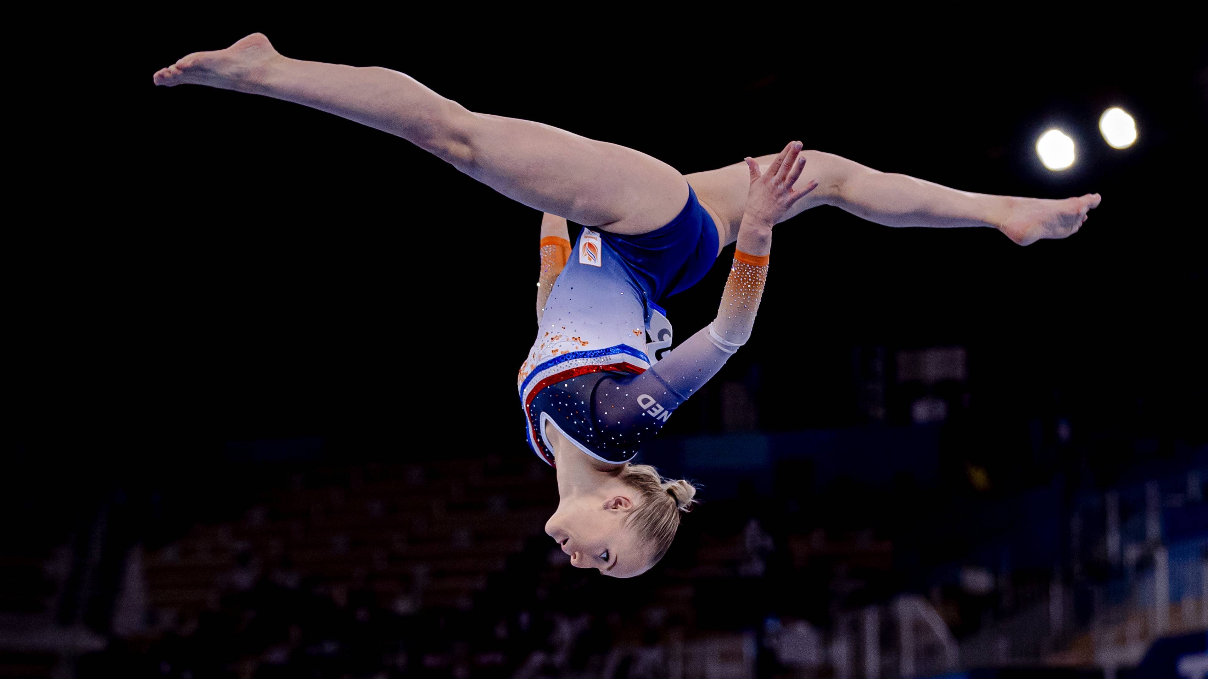 Artistic Gymnastics, Sanne Wevers's feet, Athletic beauty, Gymnastic floor routine, 3840x2160 4K Desktop