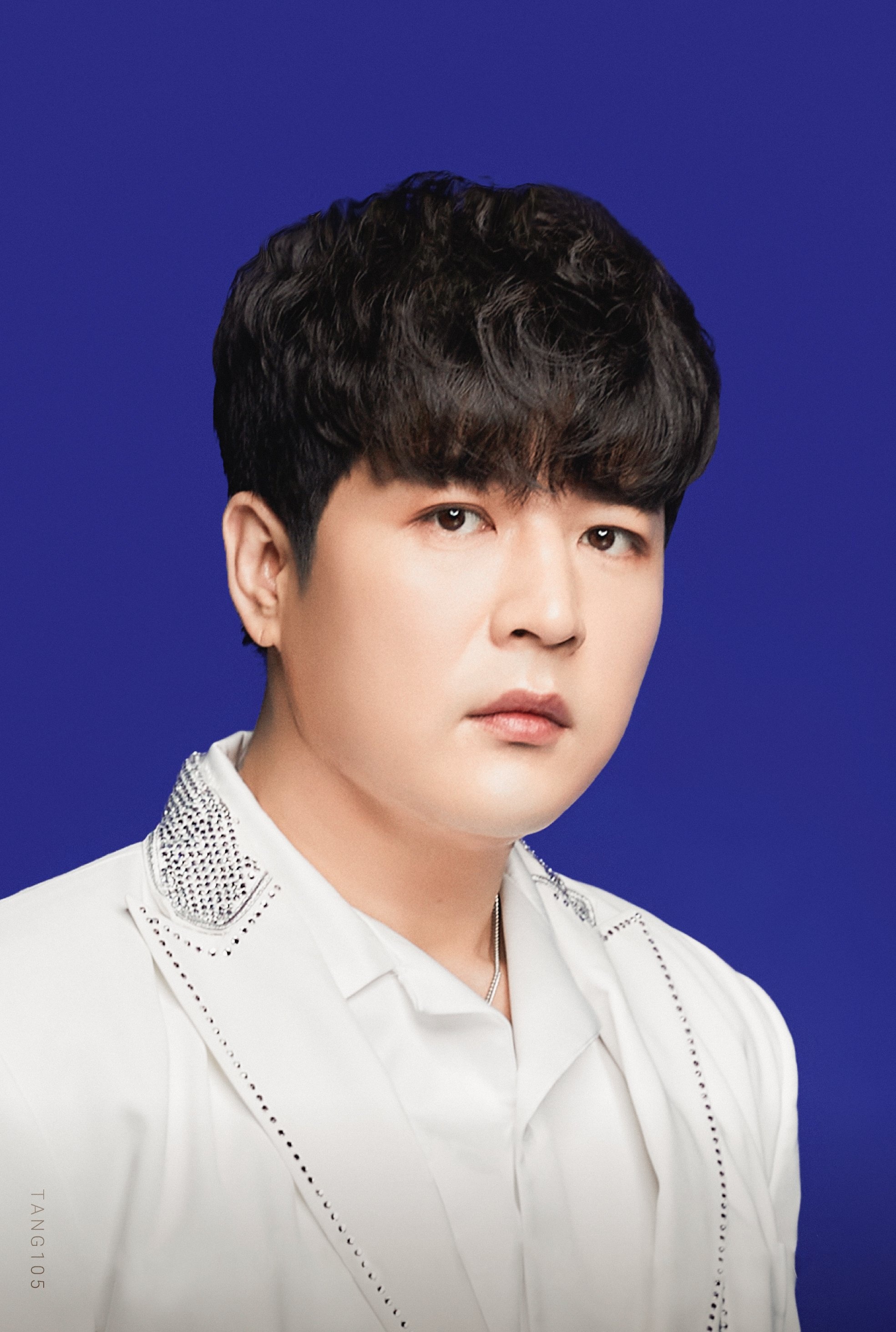 Shindong, Energetic performer, Electrifying stage presence, 1970x2930 HD Phone
