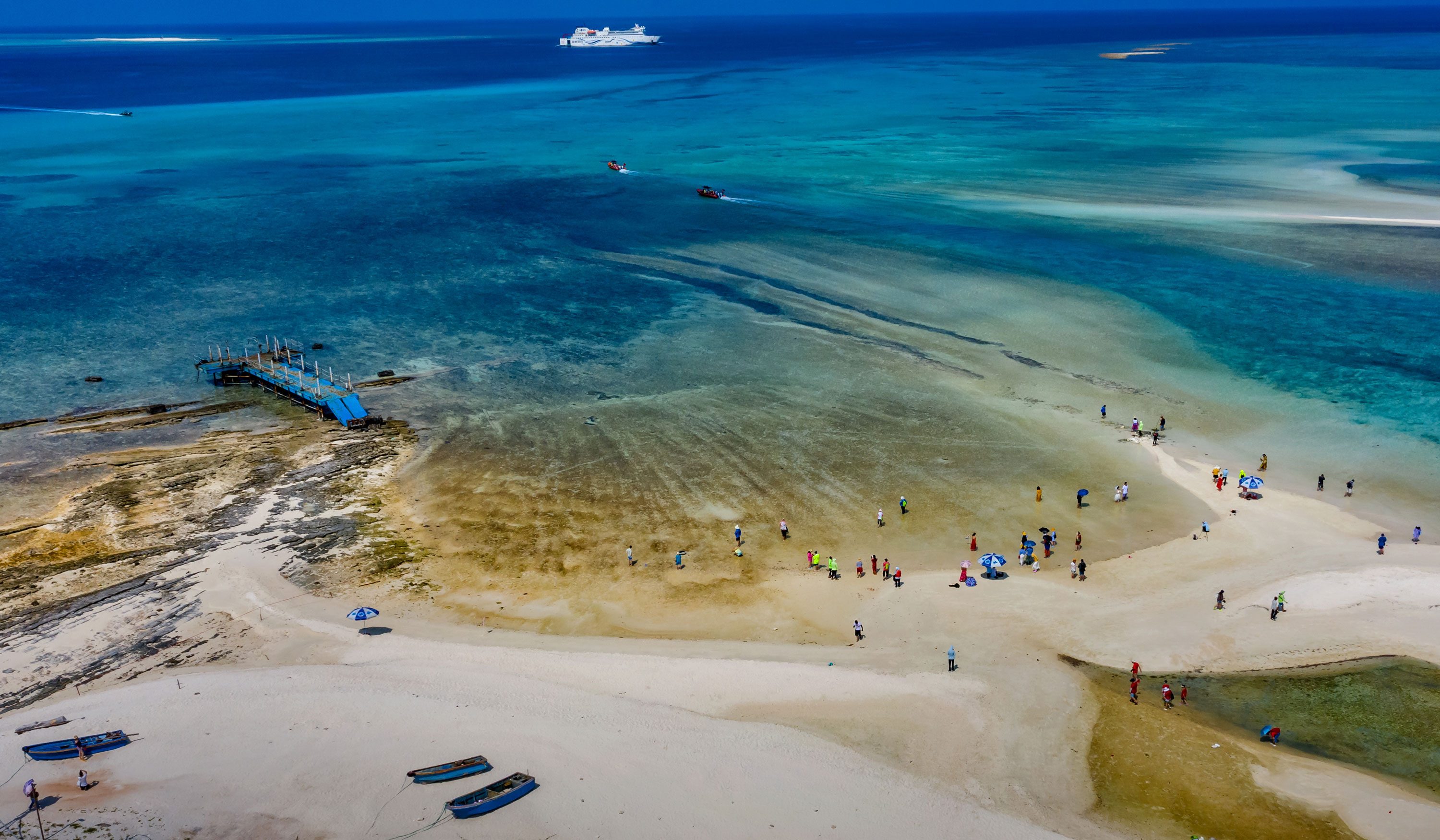 South China Sea, South China Seas Paracel Islands tourism, CNN Travel, 3000x1760 HD Desktop