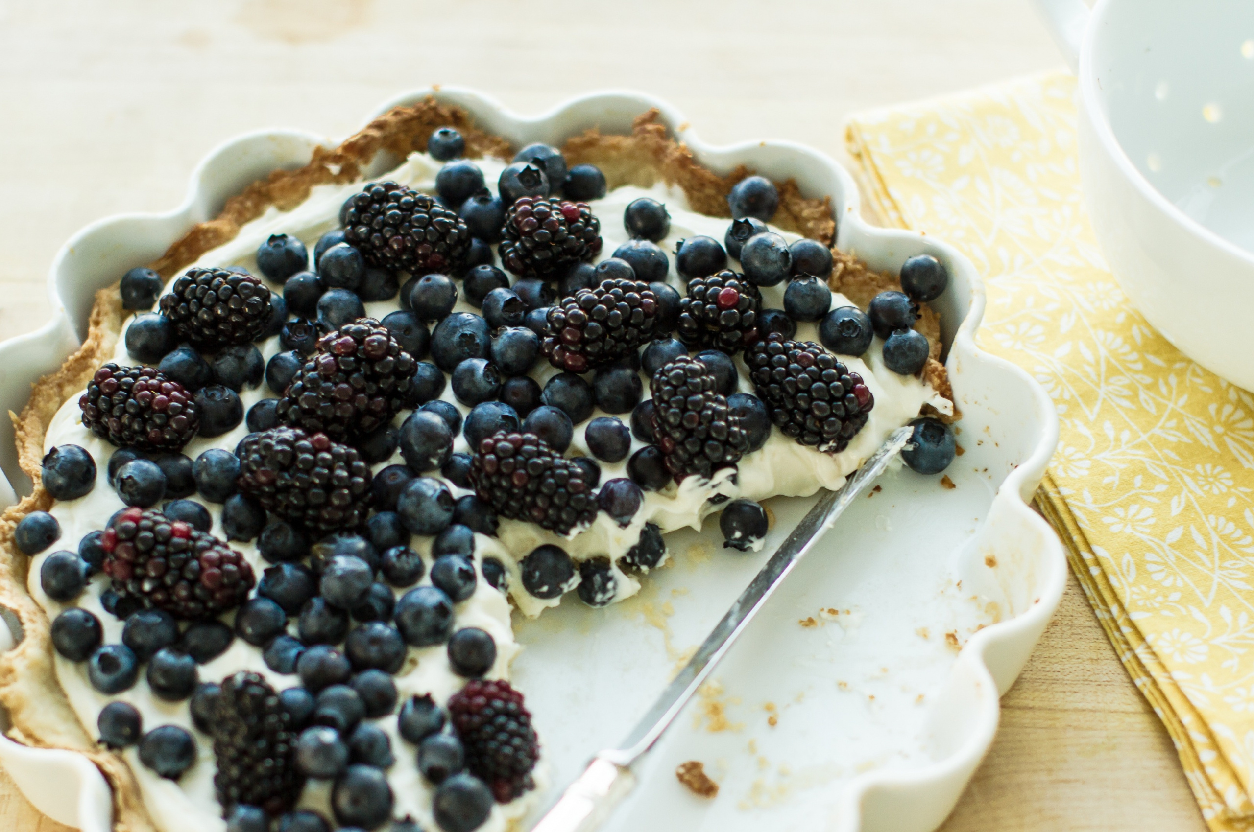 Pie with blueberry and blackberry wallpaper, Gastronomic delight, Dessert heaven, Crave-worthy treat, 2560x1700 HD Desktop