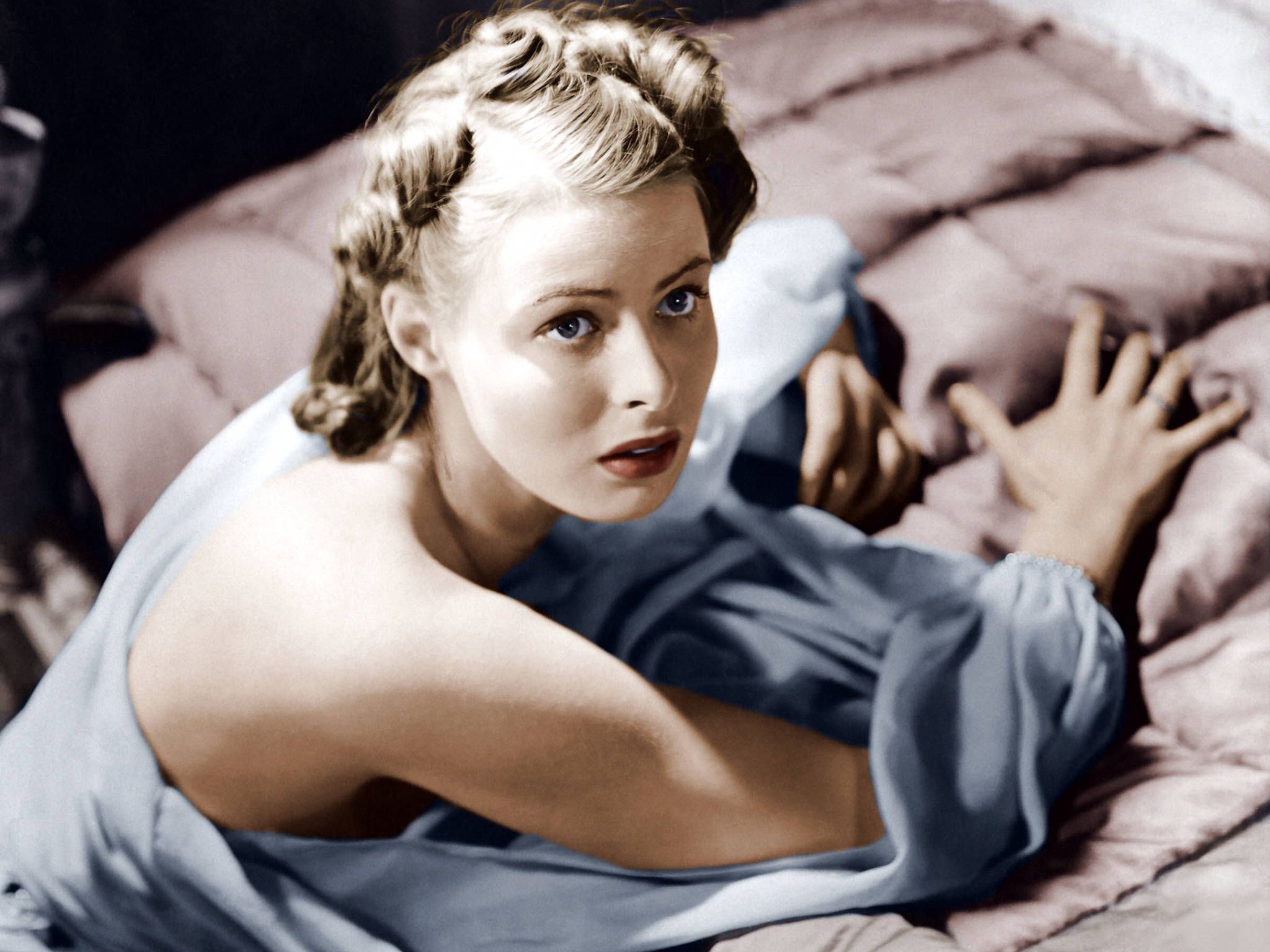 Ingrid Bergman, Vintage photos, Classic movie star, Glamorous Hollywood icon, 2050x1540 HD Desktop