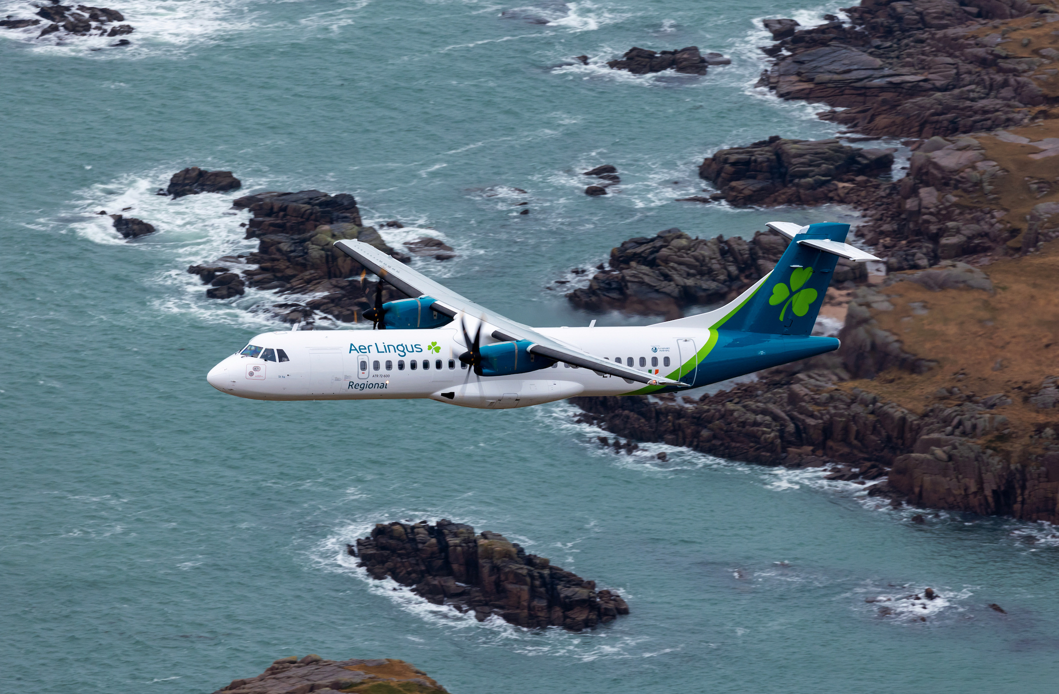 Aer Lingus, Emerald airlines begins, Regional flights, Dublin, 2140x1400 HD Desktop