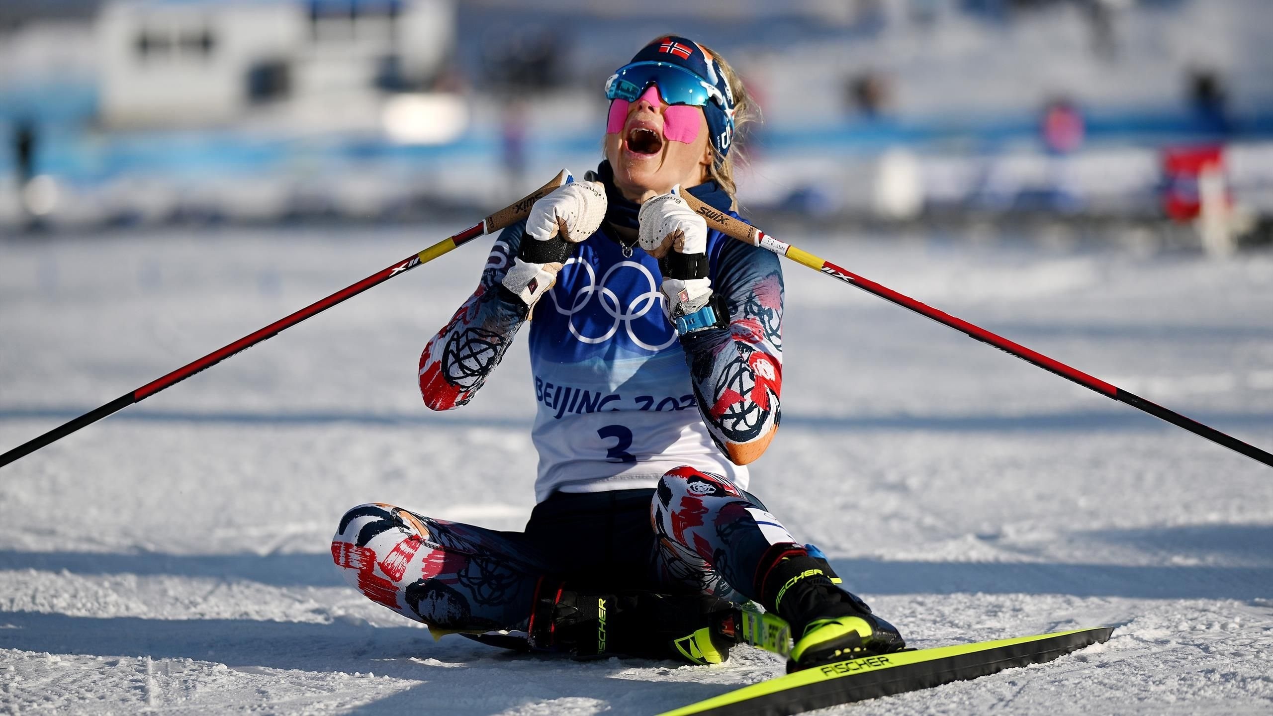 Therese Johaug, First gold medal in Pekin 2022, Skiing triumph, International recognition, 2560x1440 HD Desktop