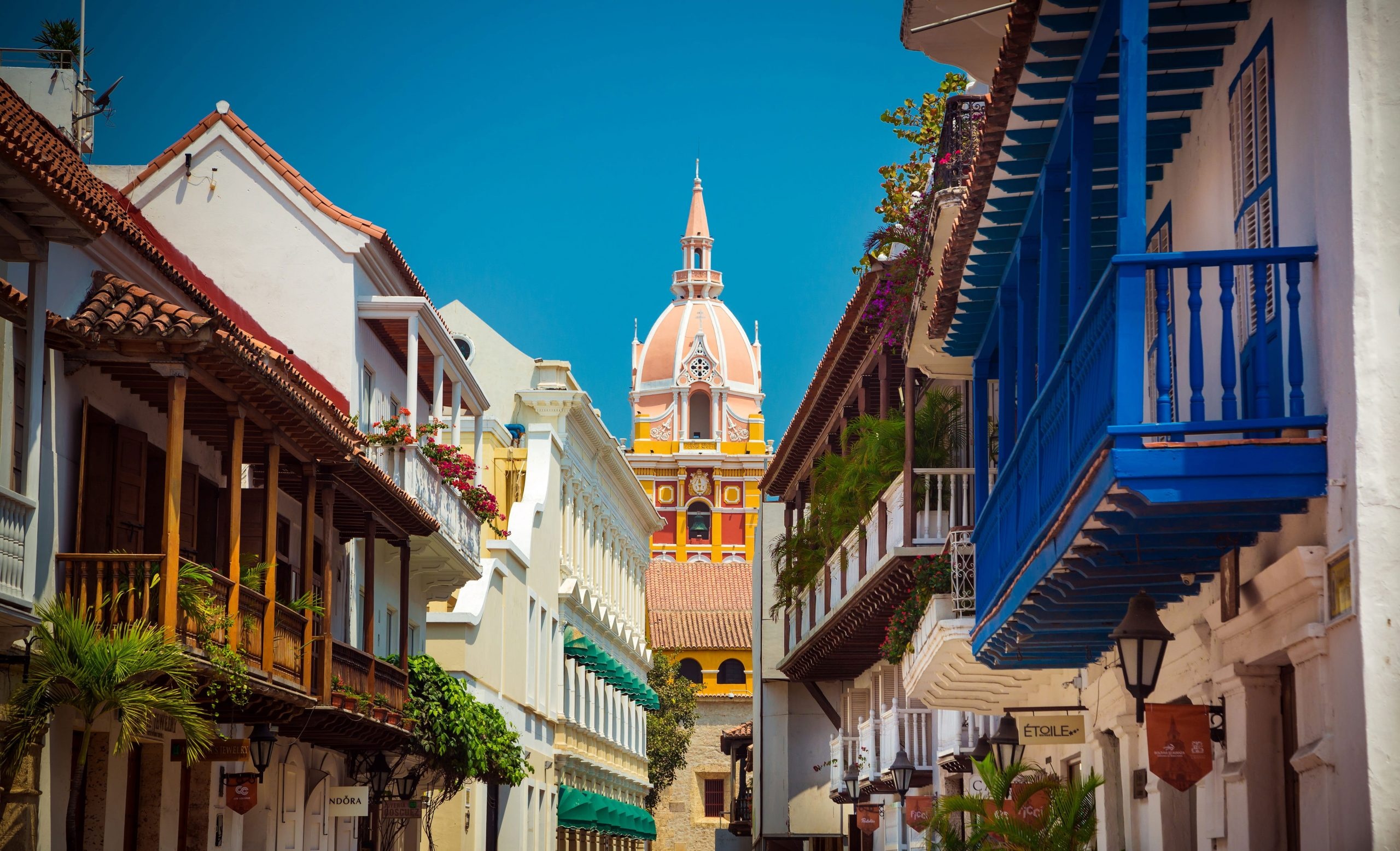 Colombia: Cartagena, The first Spanish colony in the Americas, Caribbean, Architecture. 2560x1560 HD Wallpaper.