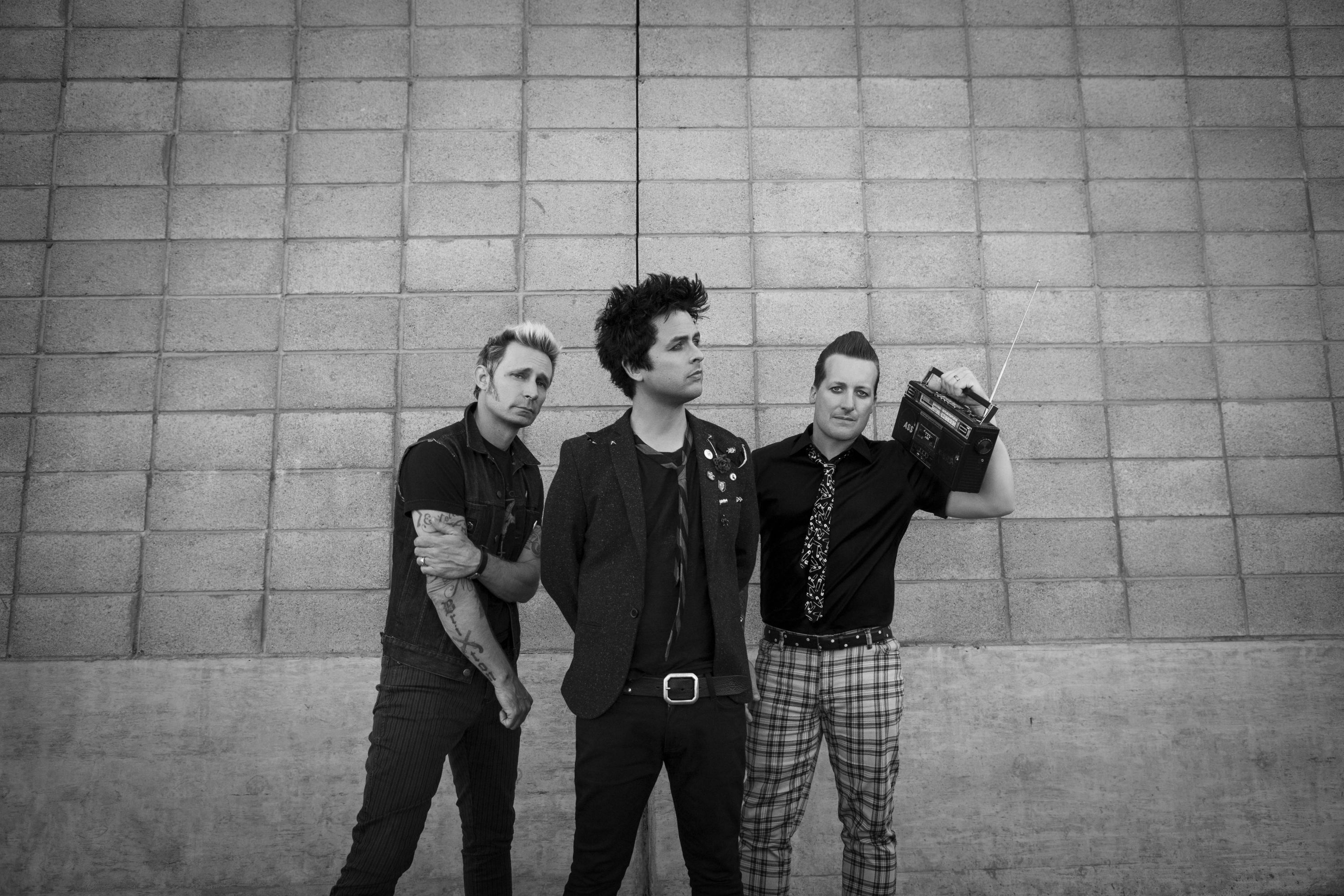 Green Day (Band): An American rock band formed in the East Bay of California in 1987 by lead vocalist and guitarist Billie Joe Armstrong. 3000x2000 HD Background.