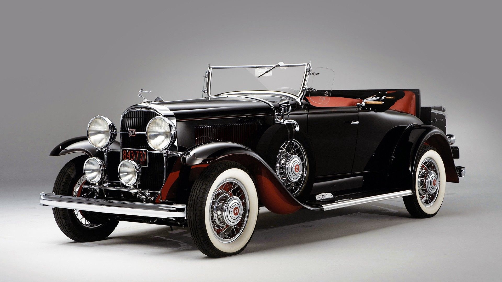 Vintage Car: Retractable hardtop roofs or hydraulic suspension systems. 1920x1080 Full HD Background.