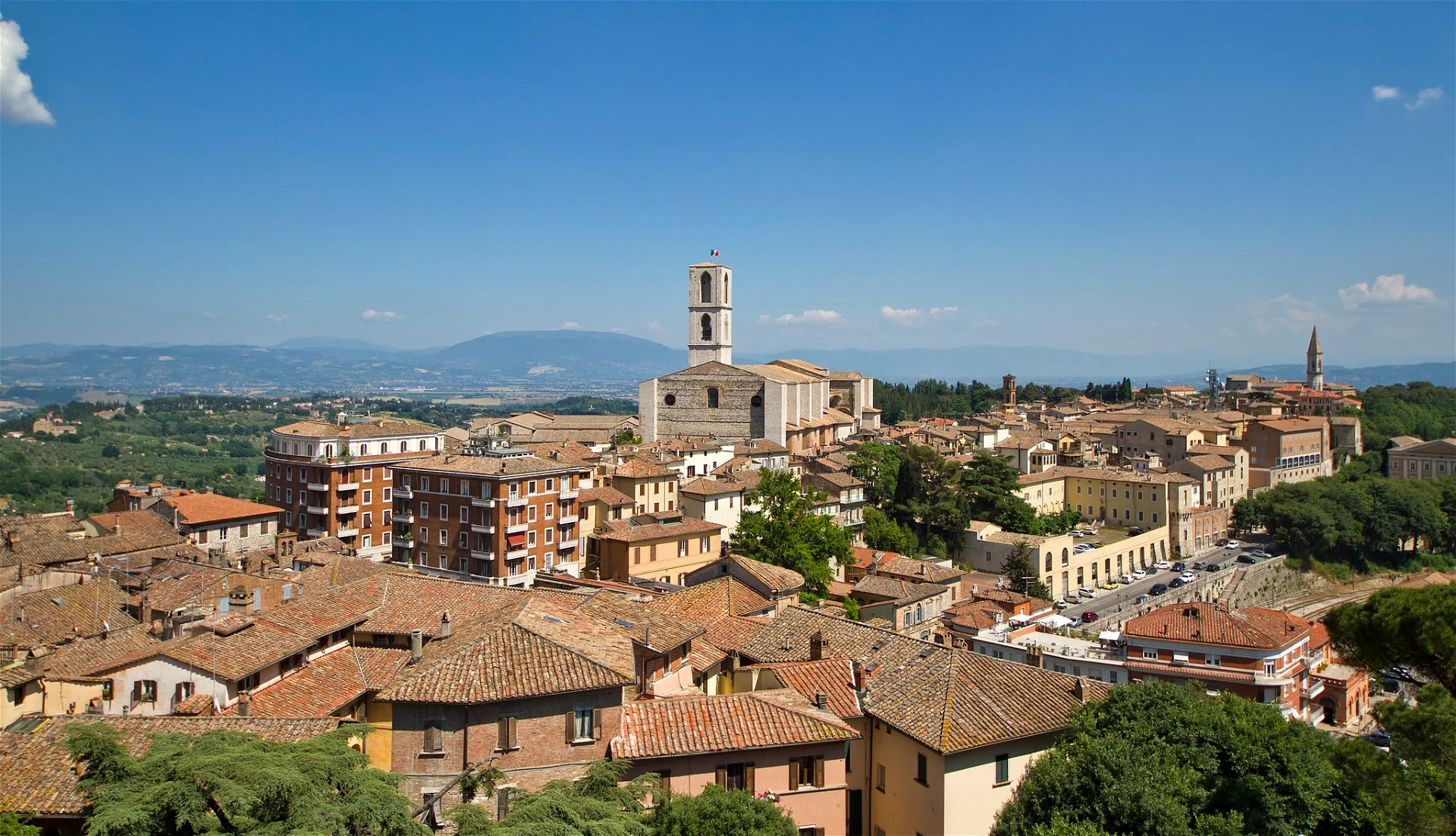 Perugia travel guide, Must-visit attractions, Trek zone recommendations, Tourist hotspots, 1920x1110 HD Desktop