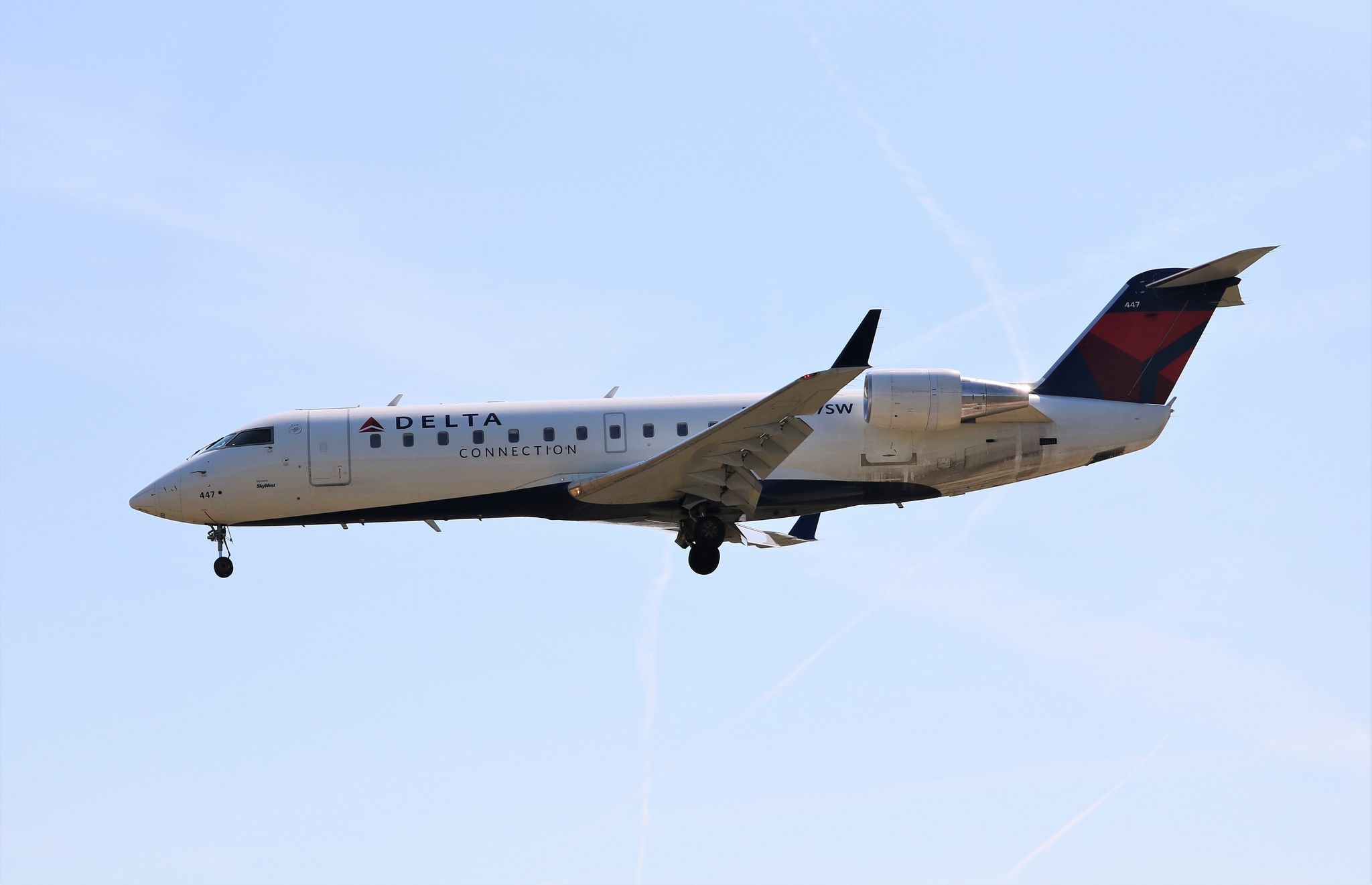 Bombardier CRJ 200, Travels, SkyWest Airlines, Delta Connection Airlines, 2050x1330 HD Desktop