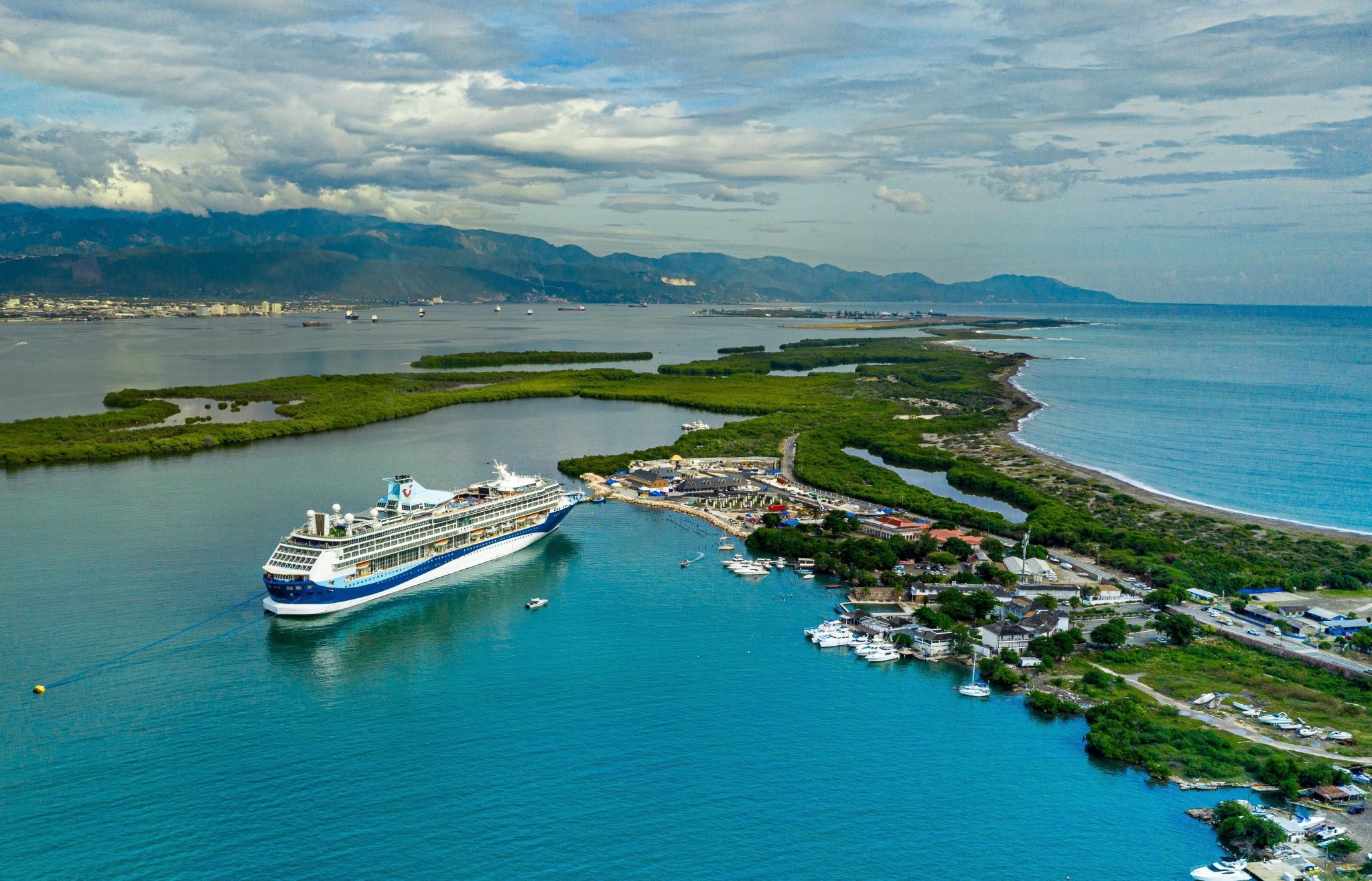 Castries, Saint Lucia travels, Cruise operations, Port resumption, 2050x1320 HD Desktop
