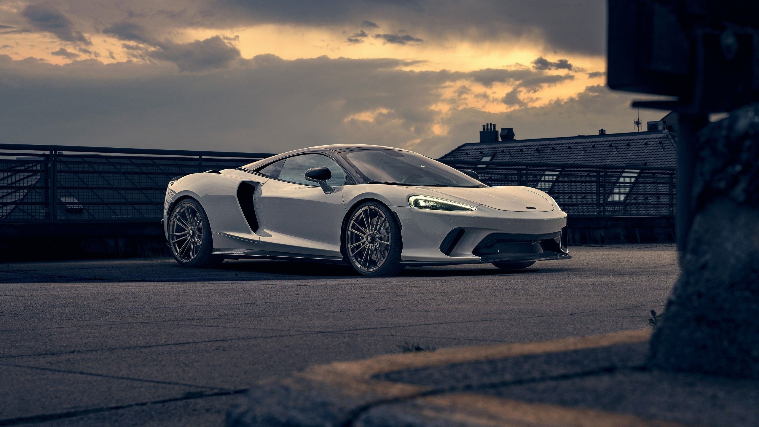 McLaren GT, Enhancing supercar beauty, 2560x1440 HD Desktop