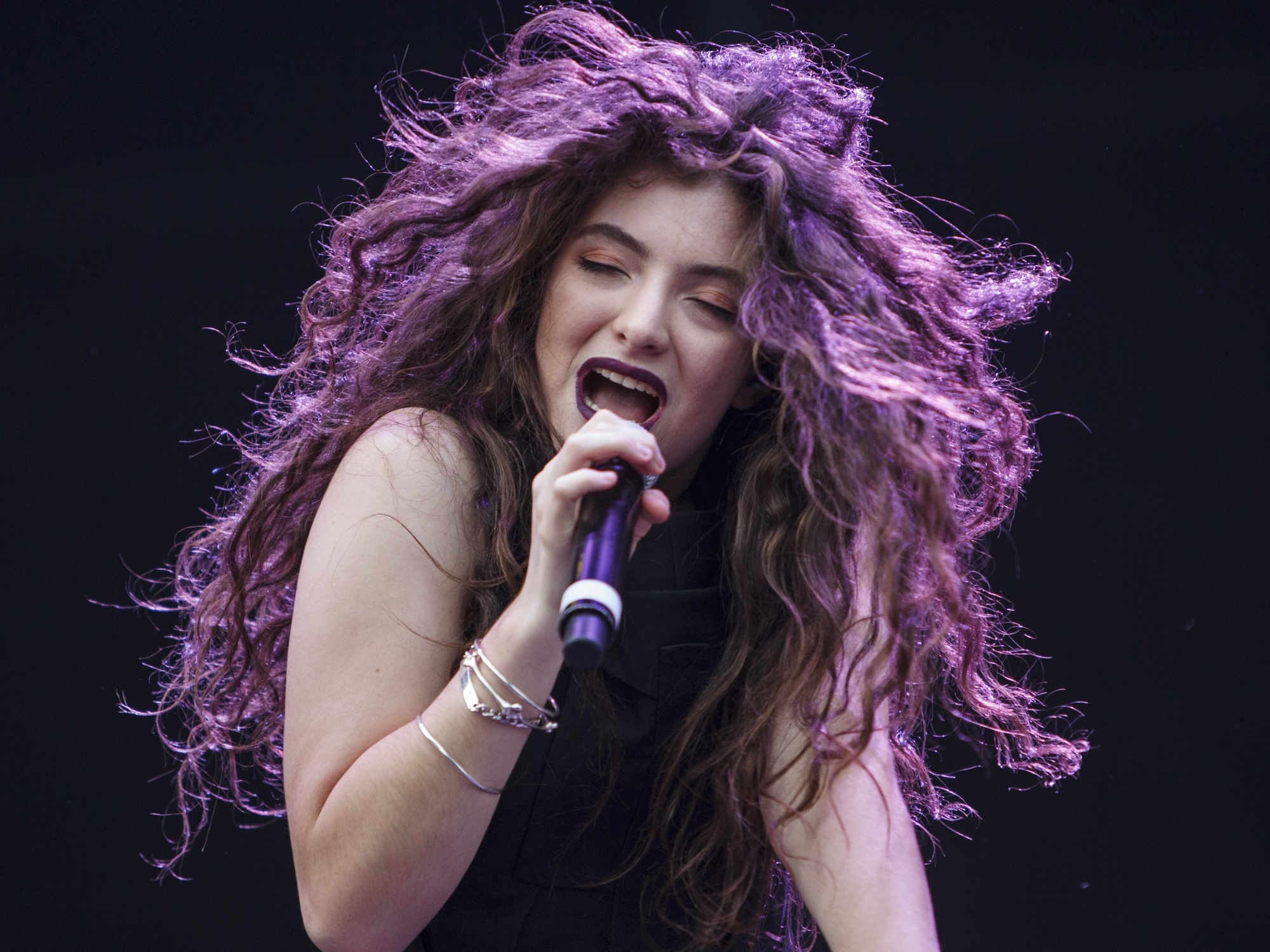 Lorde, Melodious tunes, Unique vocals, Music sensation, 2000x1500 HD Desktop