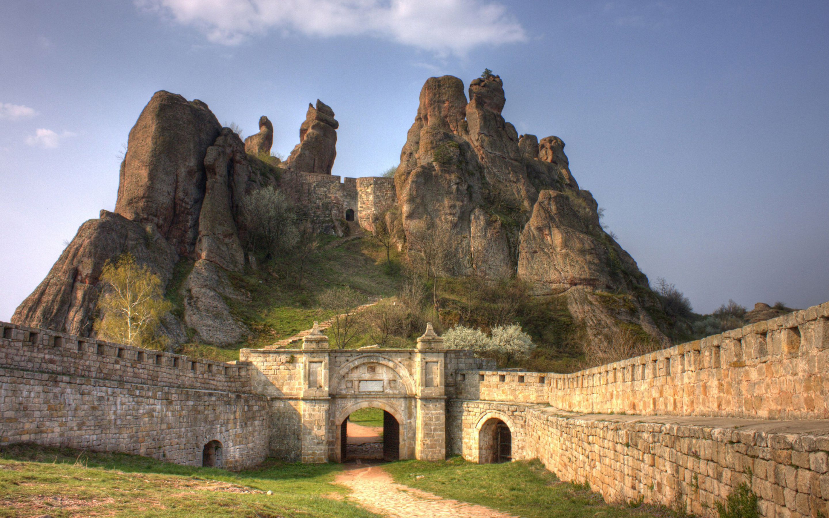 Belogradchik fortress, Bulgarian heritage, Wallpaper world, Architectural marvel, 2880x1800 HD Desktop