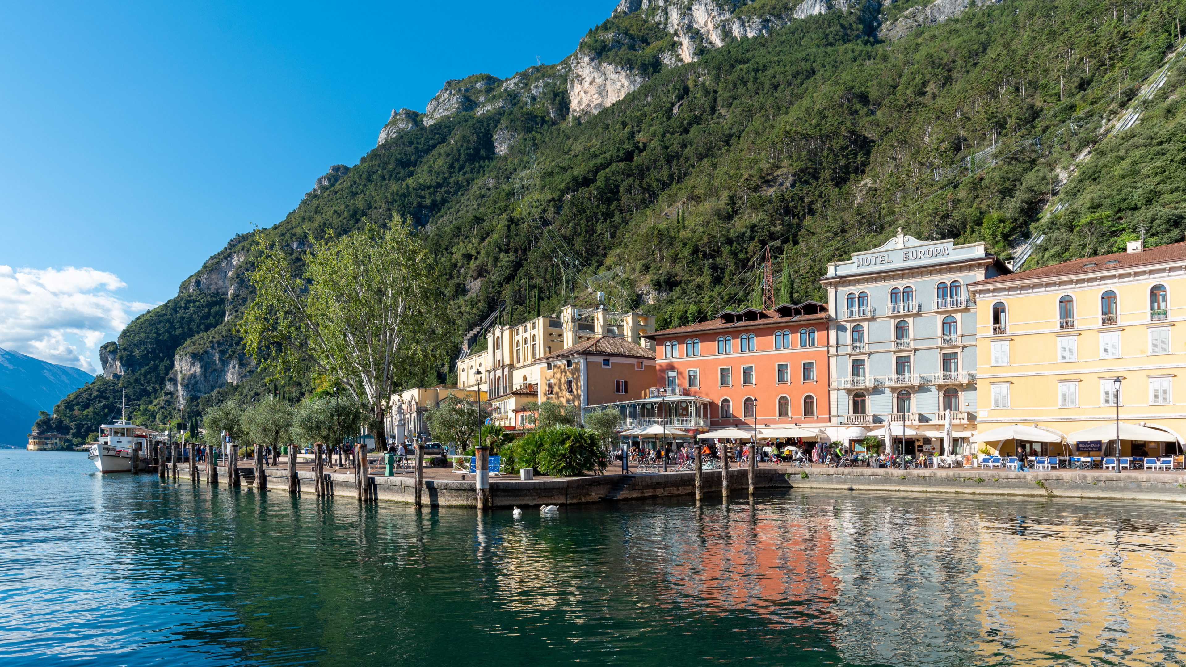 Charmanter Hafen in Riva del Garda, 3840x2160 4K Desktop