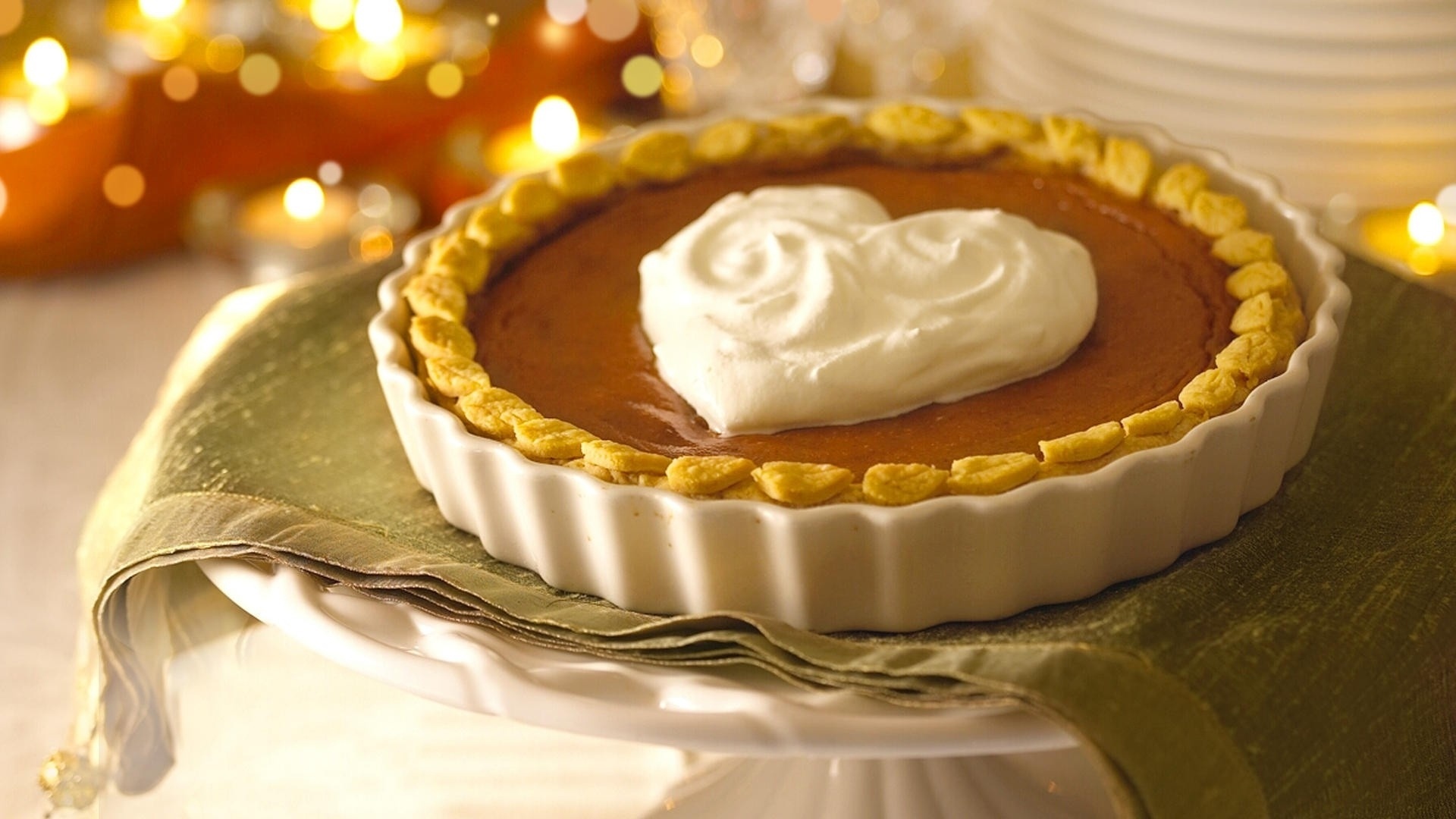 Pie: Has a bottom crust, Used for custard or cream-based fillings. 1920x1080 Full HD Wallpaper.