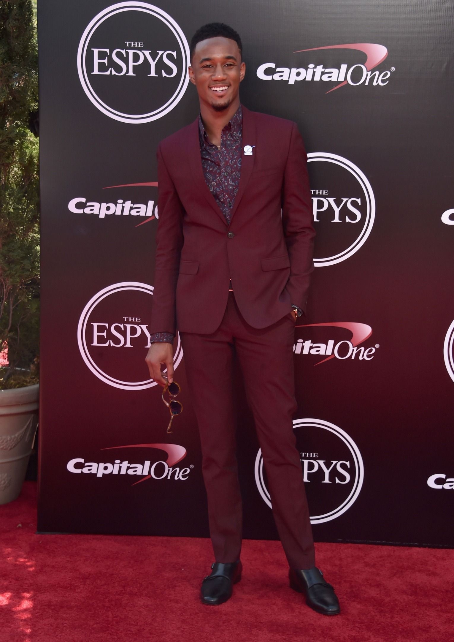 Jessie T. Usher: An American actor at The 2016 ESPY Awards Red Carpet. 1530x2170 HD Background.