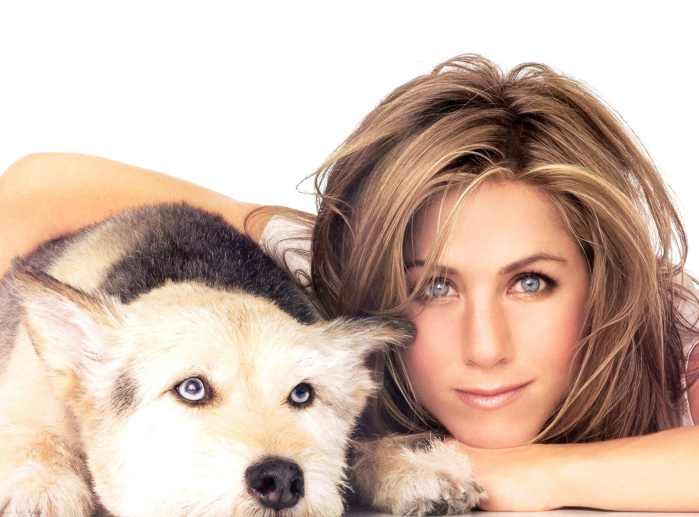 Jennifer Aniston, Dog lover, Celebrity photoshoot, Cute companions, 2440x1800 HD Desktop