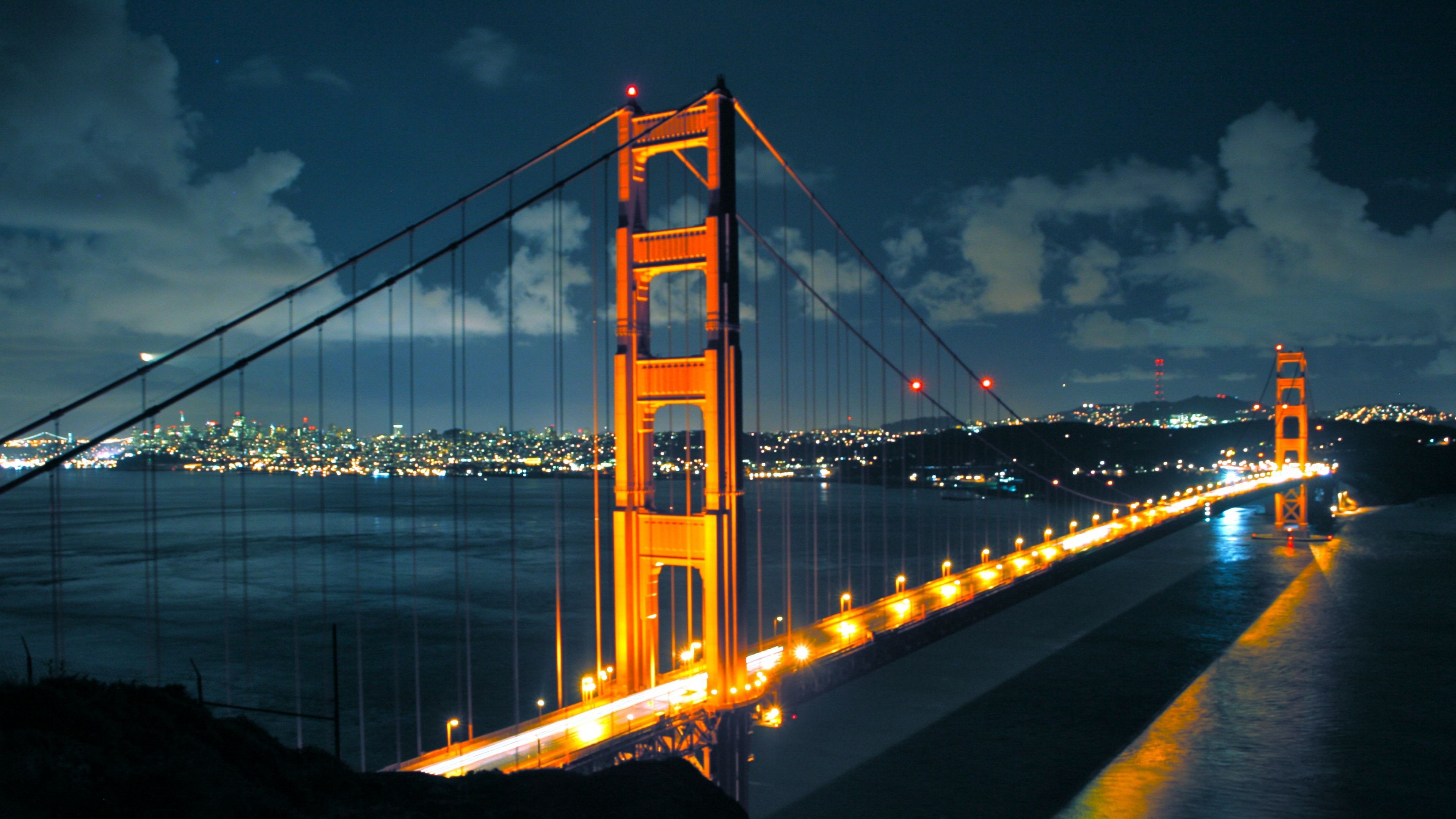 San Francisco: One of the top tourist destinations in the United States. 3840x2160 4K Wallpaper.
