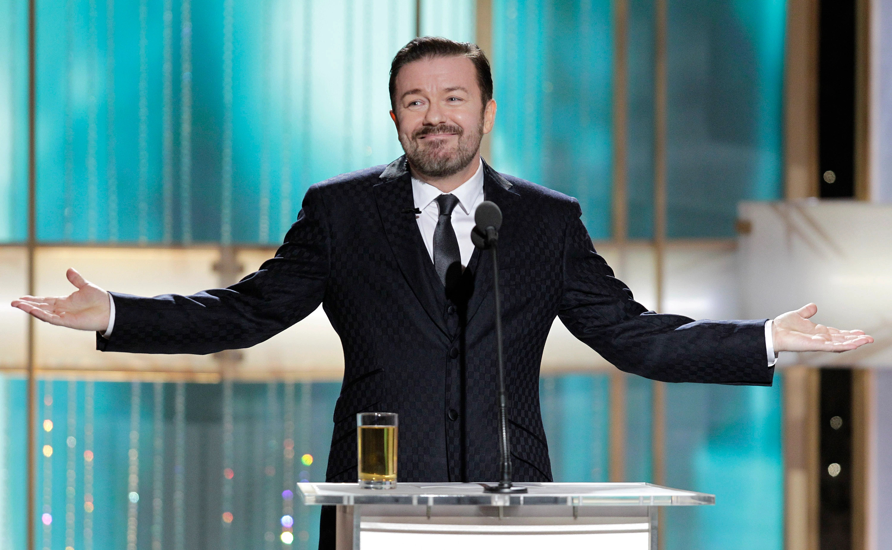 Ricky Gervais, Golden Globes return, Hosting duties, Memorable moments, 3000x1860 HD Desktop