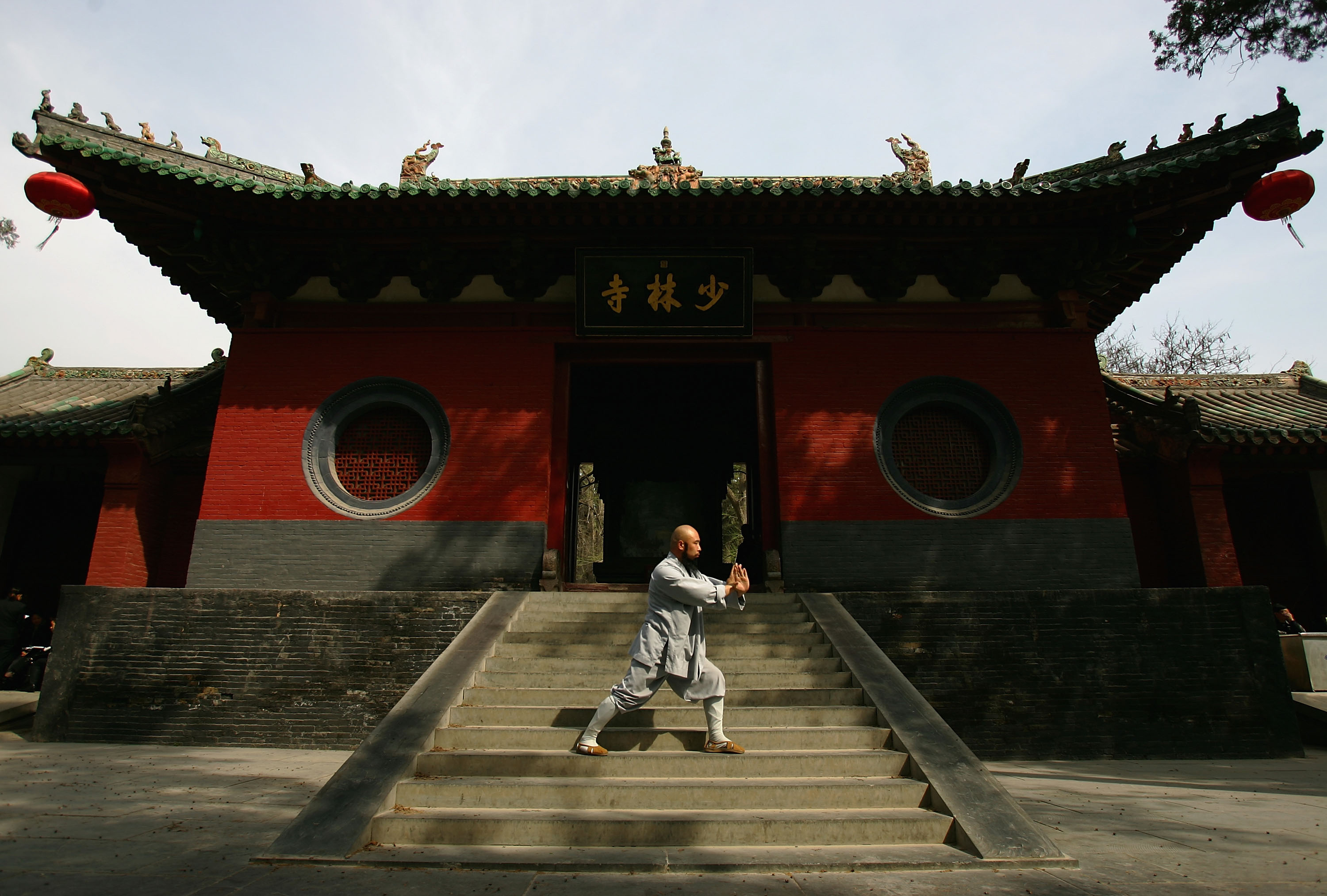 Shaolin Kung Fu: Shaolin temple in Henan province - the place of origin of one of the oldest styles of wushu. 3000x2030 HD Background.